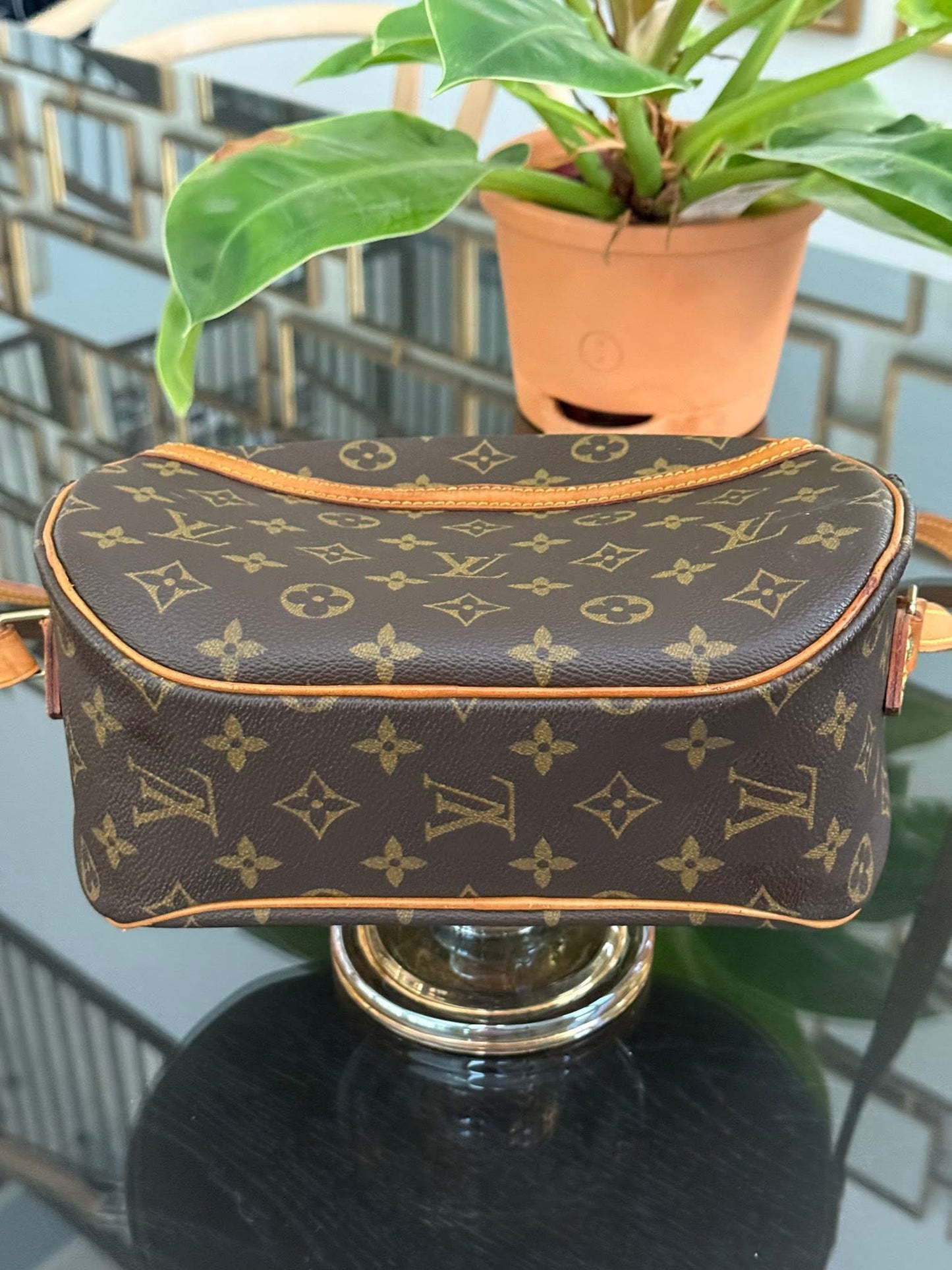 Blois Crossbody -๐๏ธ Year: 1995