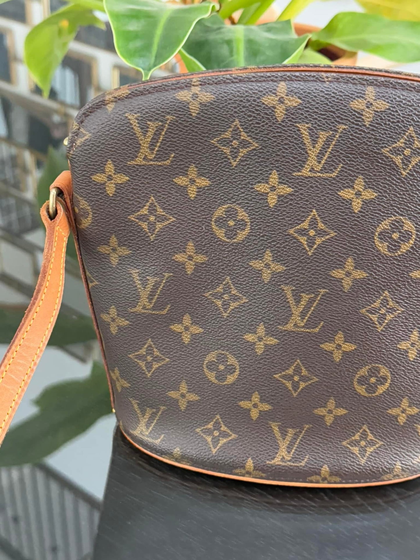 Drouot Crossbody
π
Year: 2001
