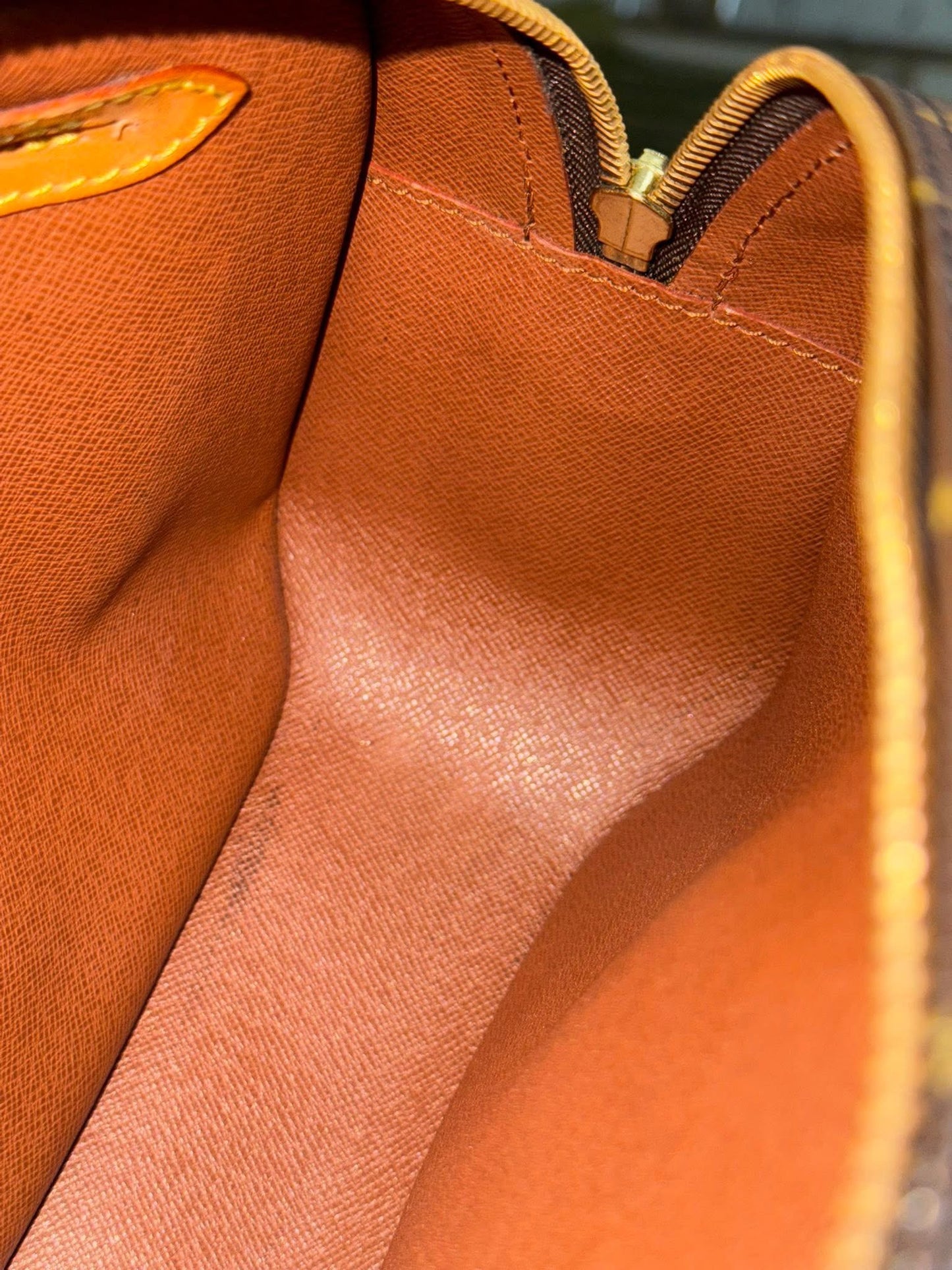 Blois Crossbody -๐๏ธ Year: 1995