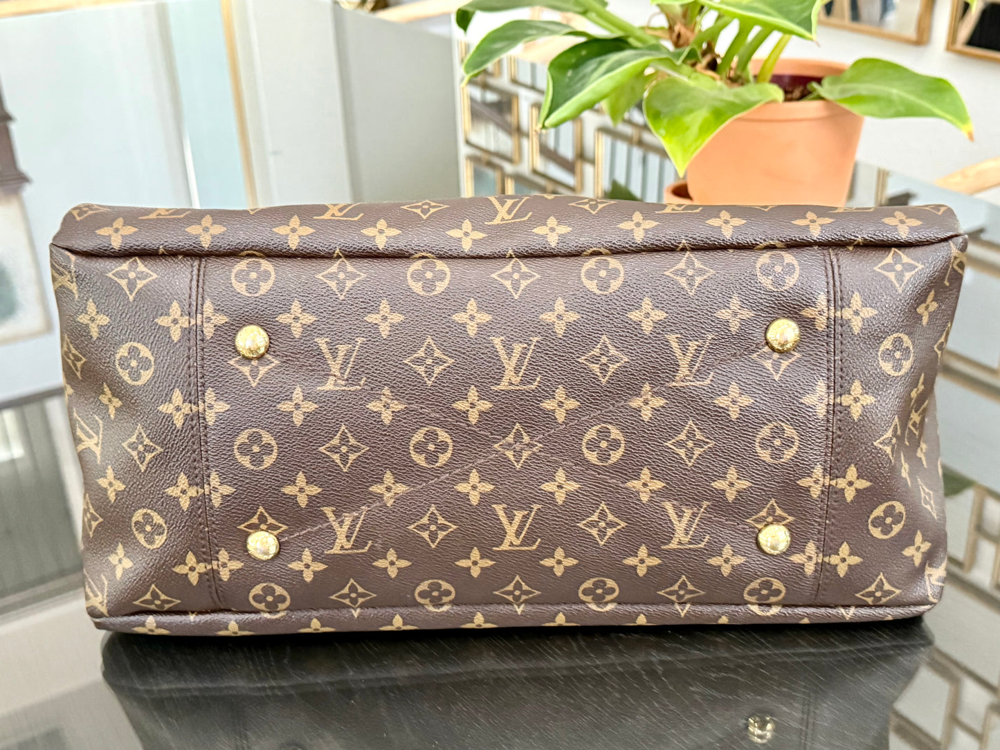 Artsy MM with Dustbag and Insert Organizer - ๐
Year: 2010