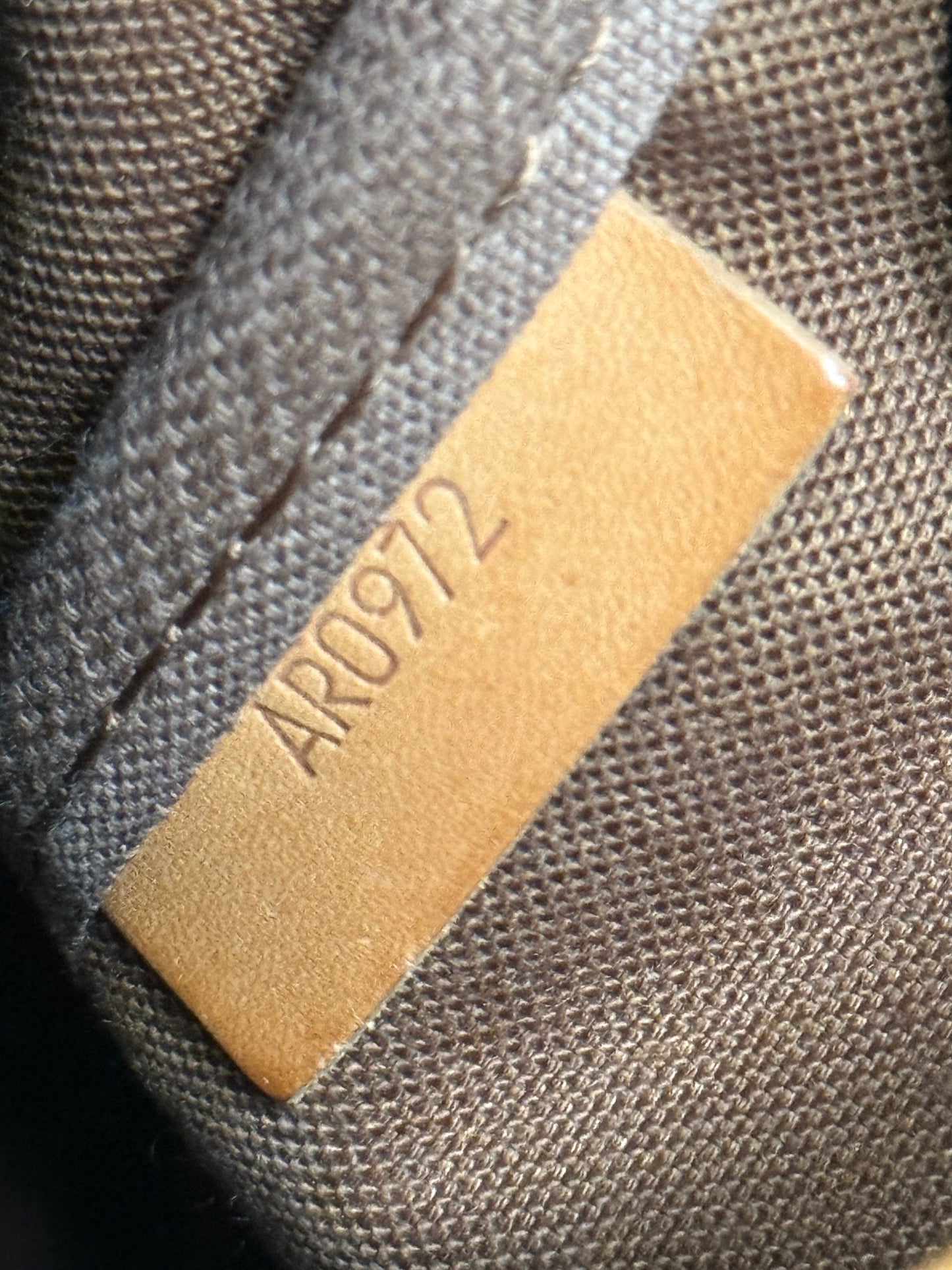 Saumur 35 Crossbody -๐๏ธ Year: 1992