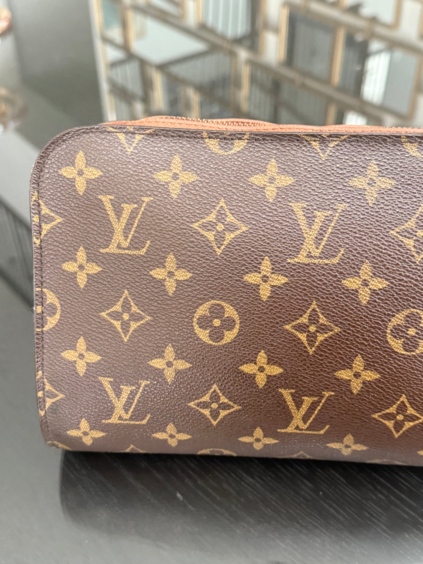 Orsay Clutch
๐๏ธ Year: 1995
