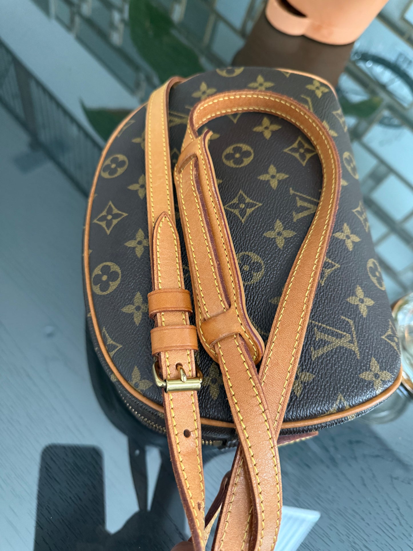 Blois Crossbody -🗓️ Year: 1999