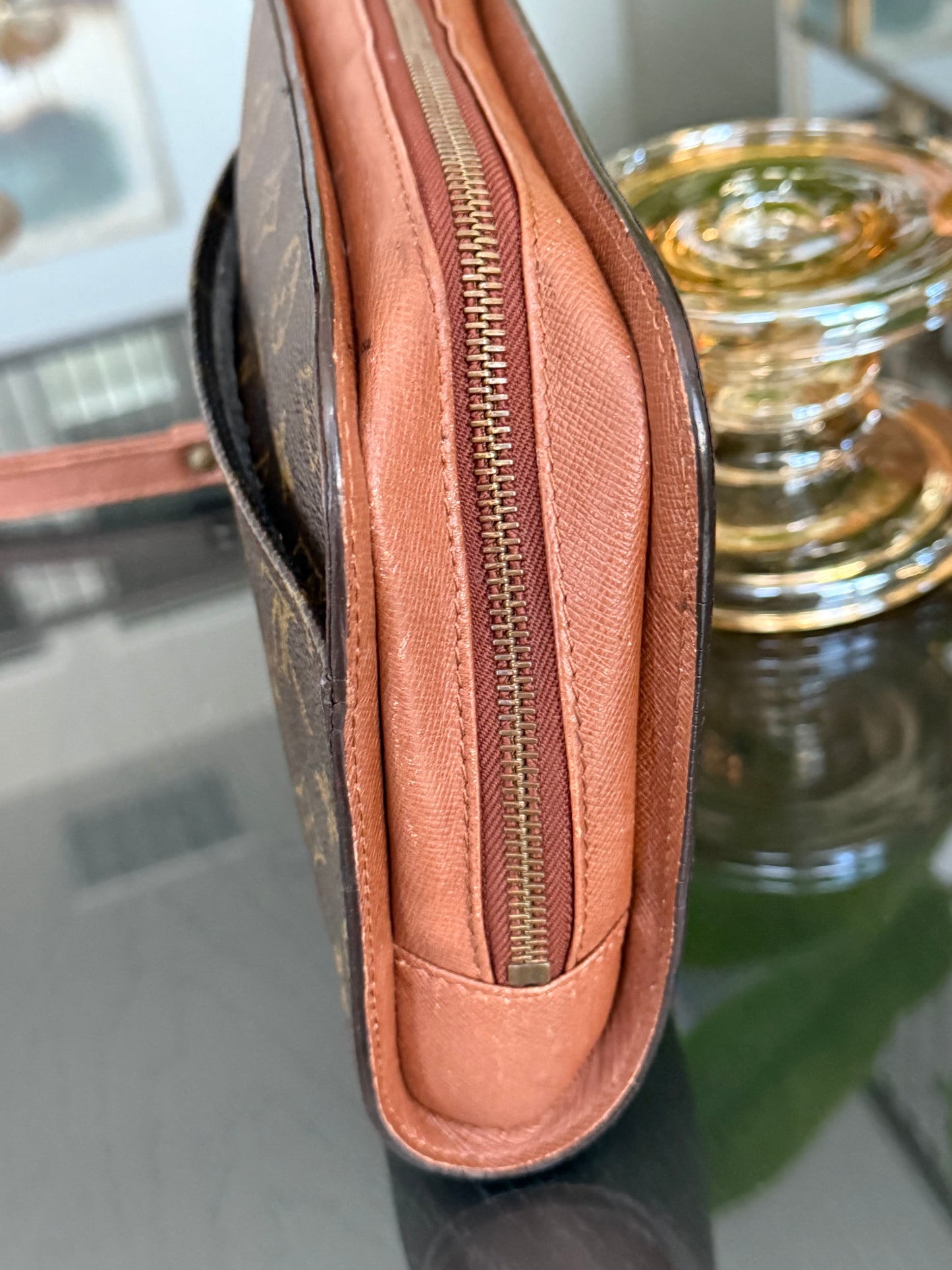 Orsay Clutch
๐๏ธ Year: 1993