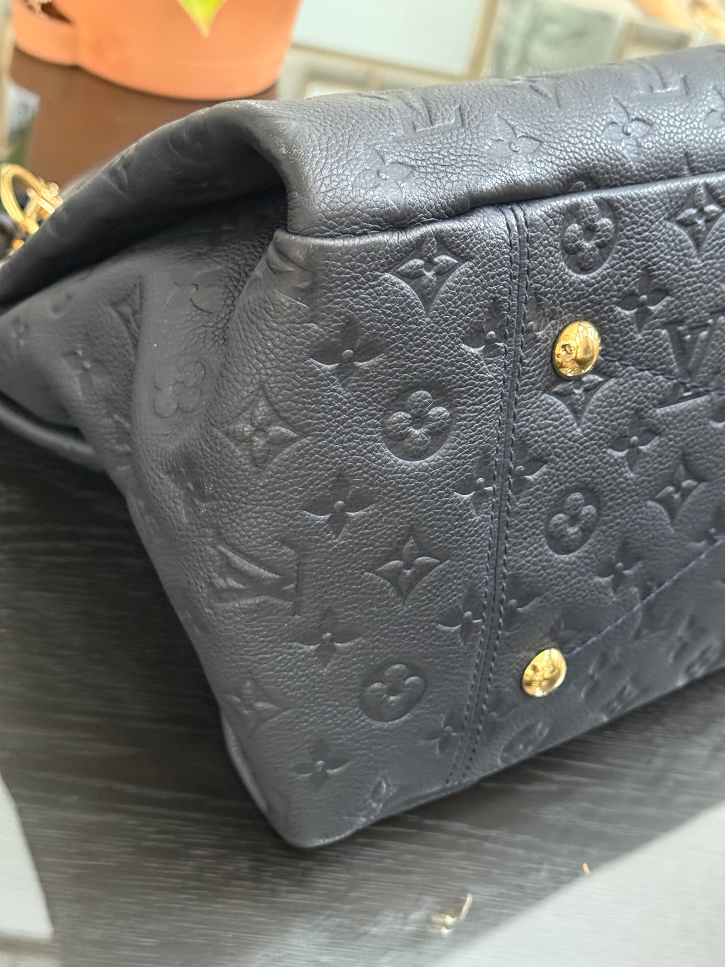 Artsy MM Empriente in Black/ Navy Blue with Dustbag, Receipt and Insert Organizer - ๐
Year: 2012