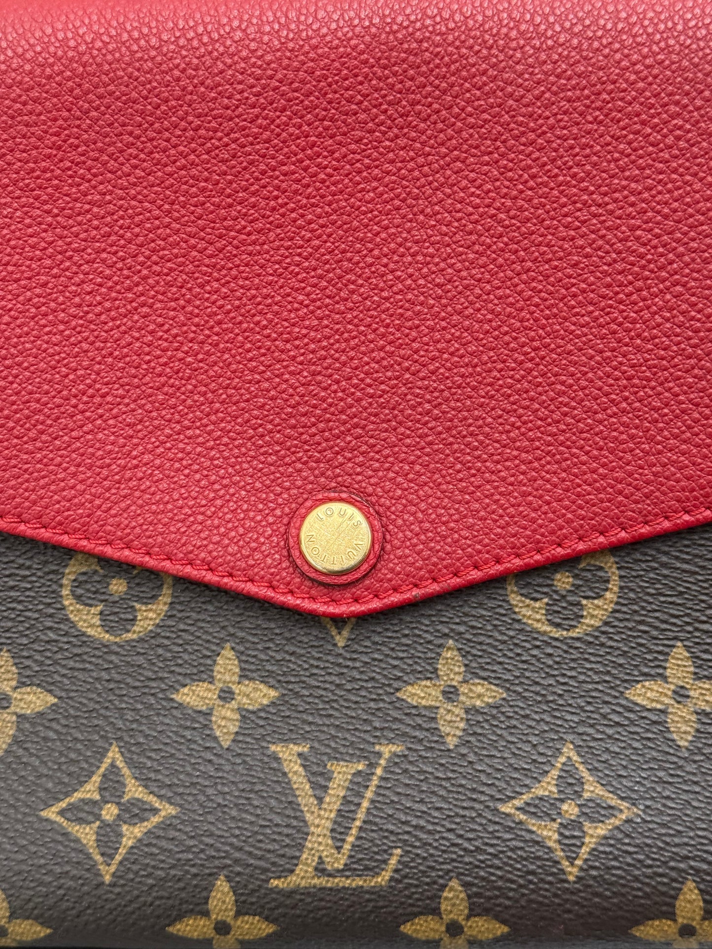 Twice Pochette in Cerise Red with Dustbag -π
Year: 2015