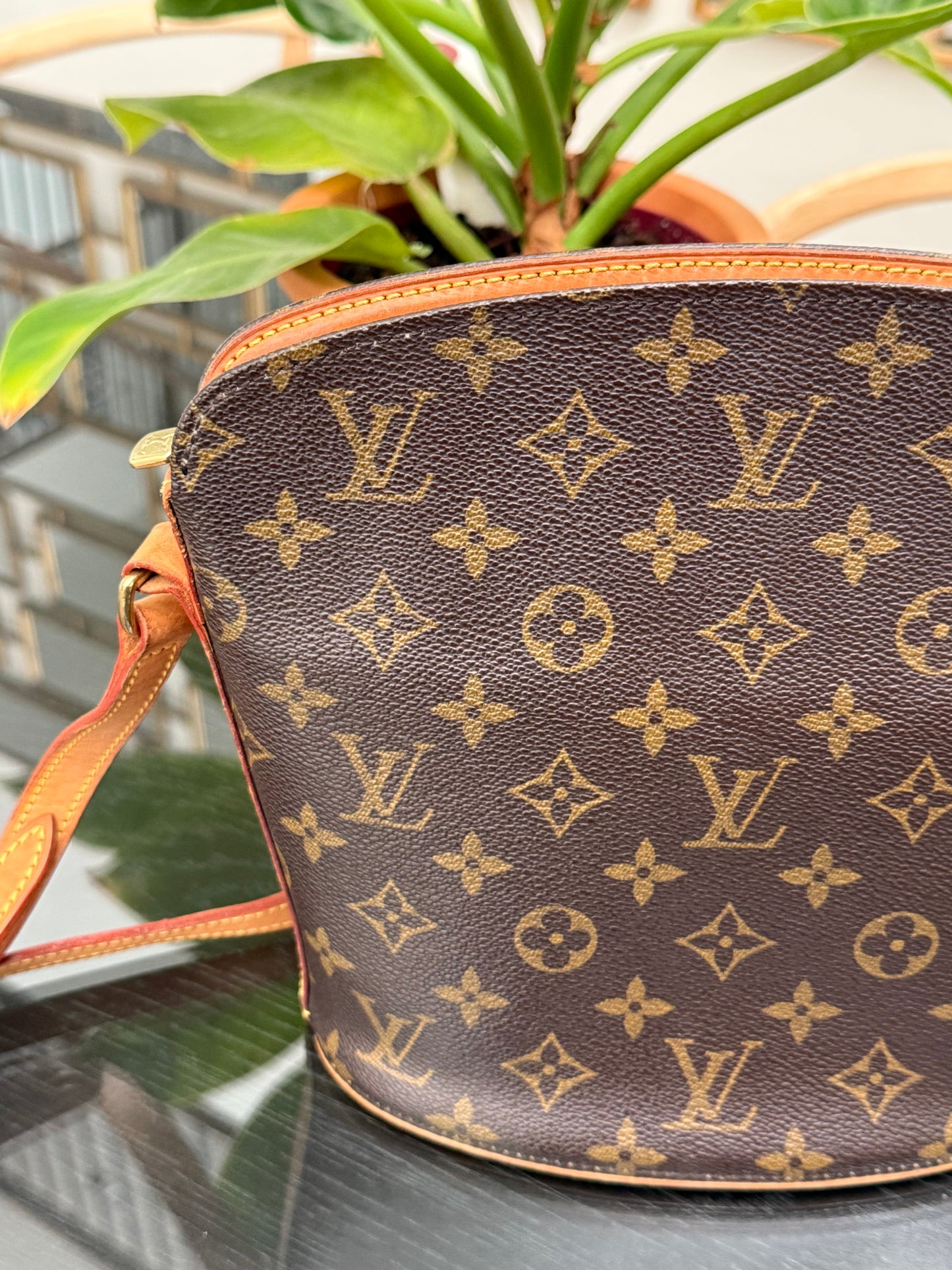Drouot Crossbody
π
Year: 1996