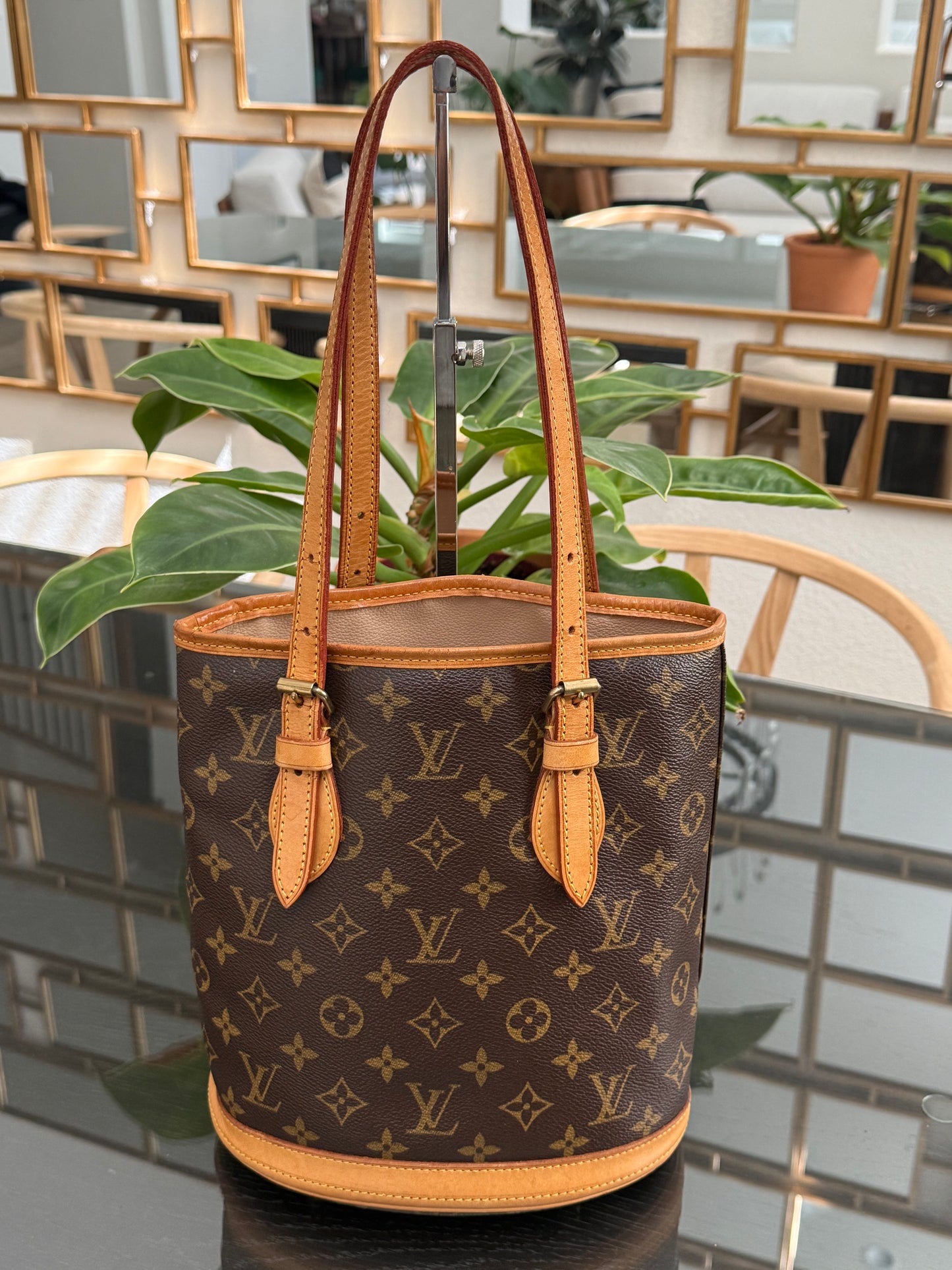 Petite Bucket in Monogram 🗓️ Year: 2003