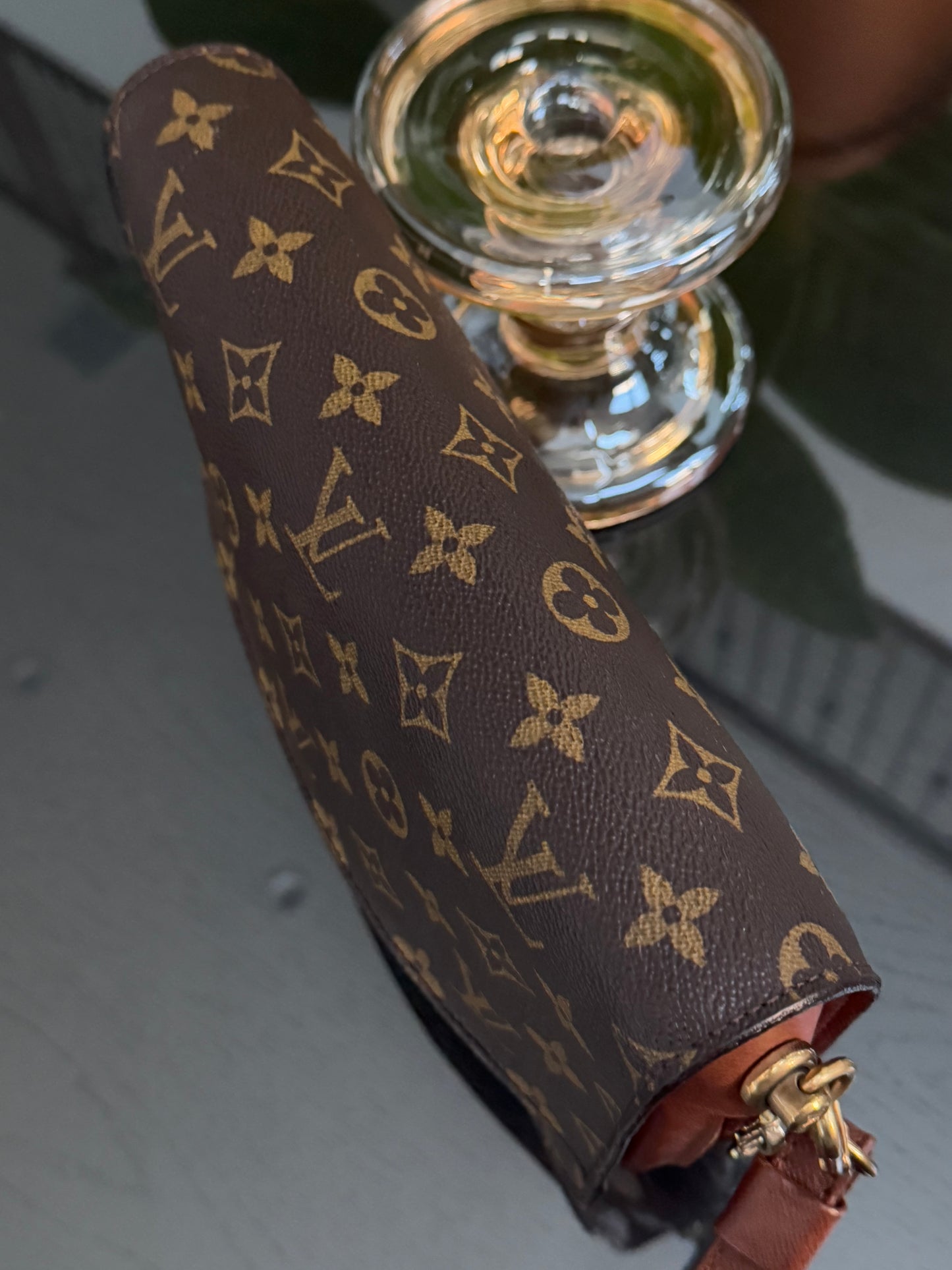 Orsay Clutch
๐๏ธ Year: 1998