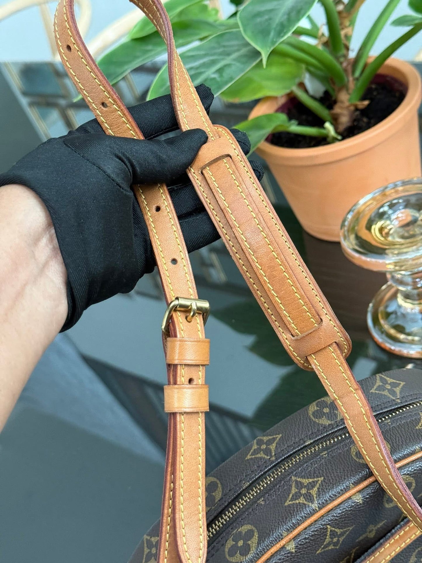 Blois Crossbody -๐๏ธ Year: 1997