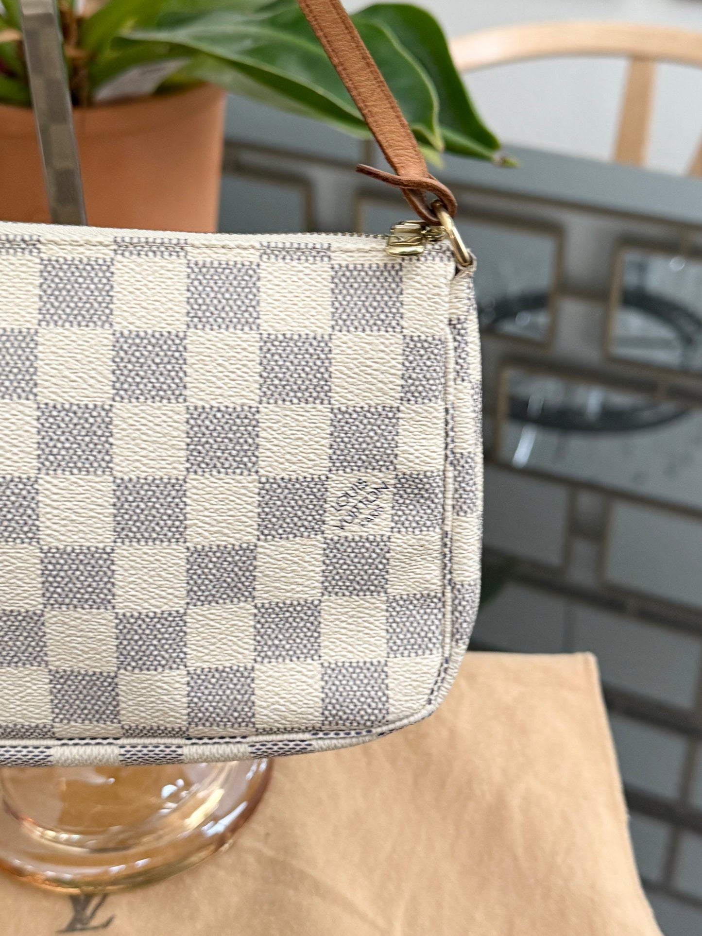 Pochette Accessories in Azur - π
Year: 2007