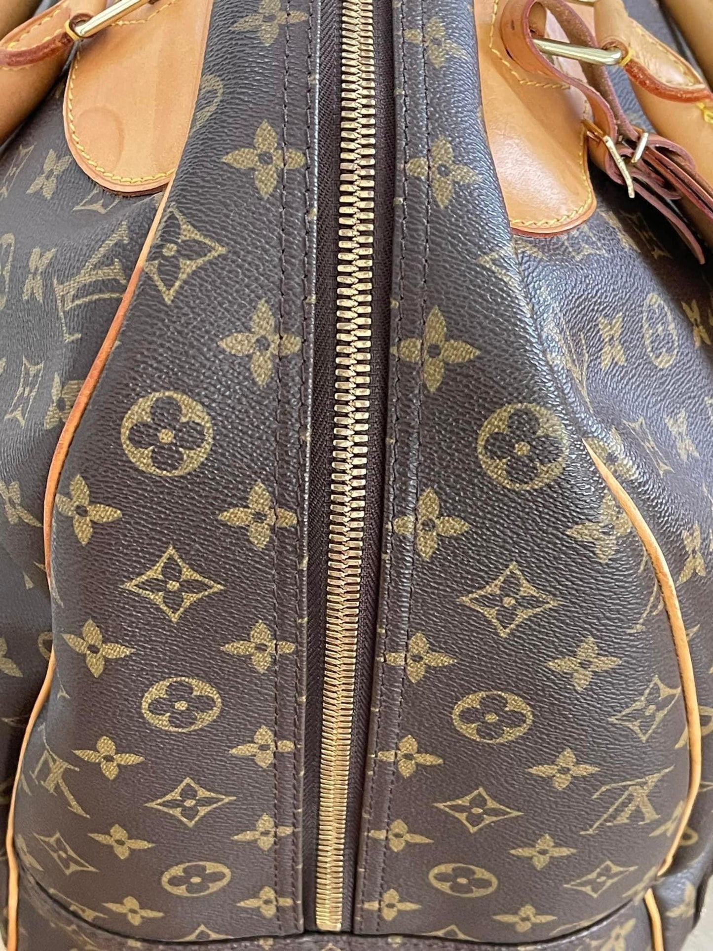 Evasion MM in Monogram - π
Year: 1999