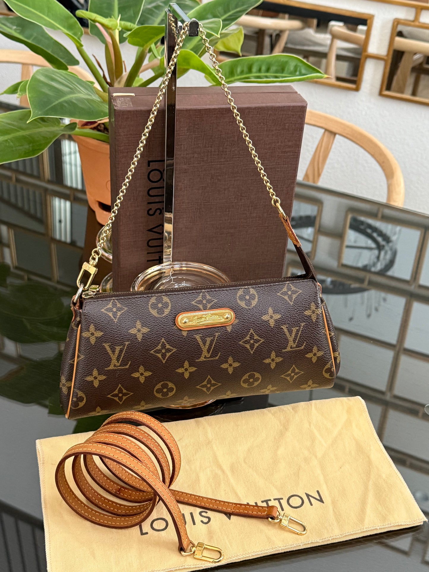 Eva Clutch with Original Strap,Box and Dustbag🗓️ Year: 2009