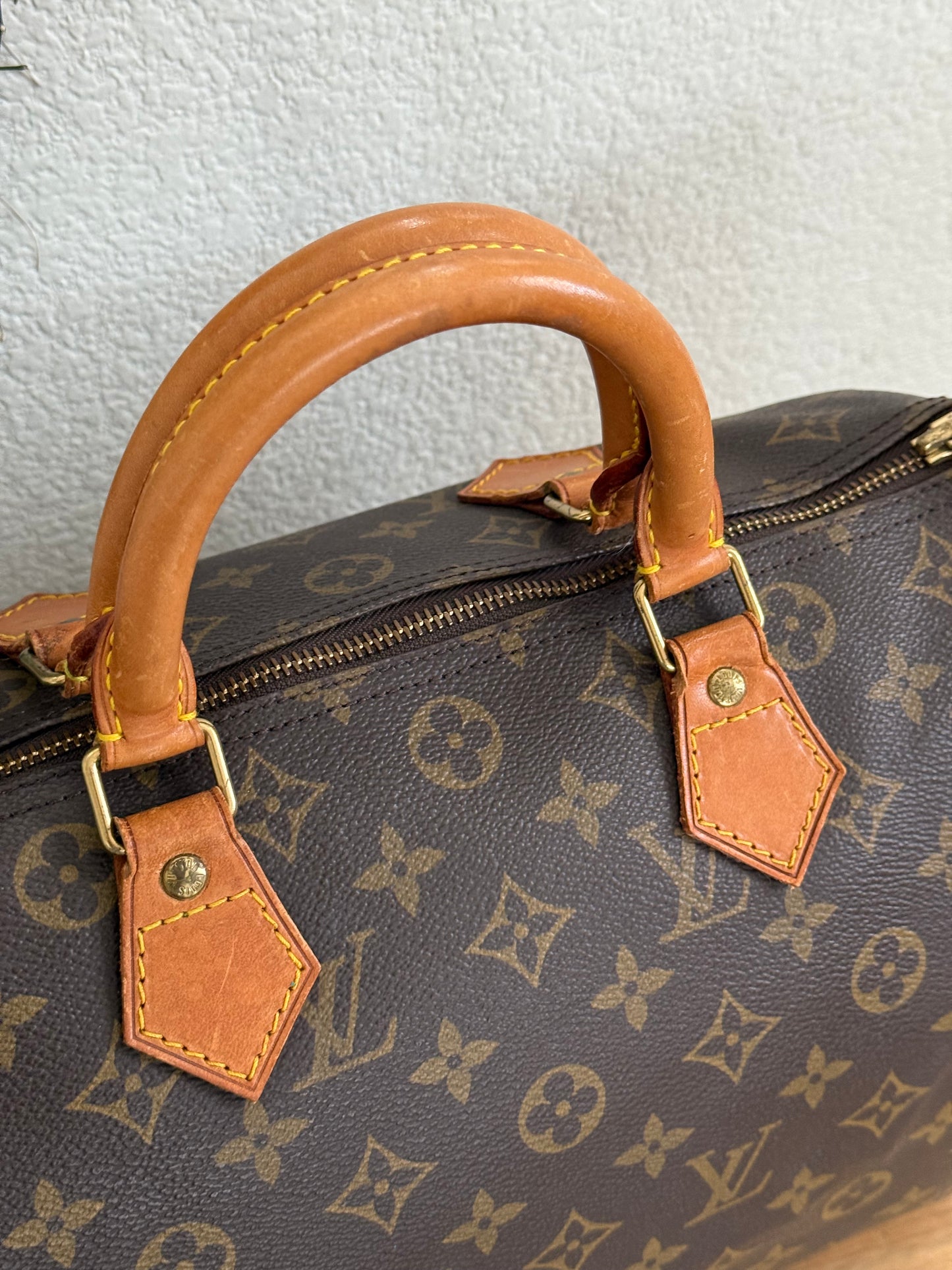 Speedy 30 with π Lock & Key - π
Year: 1989
