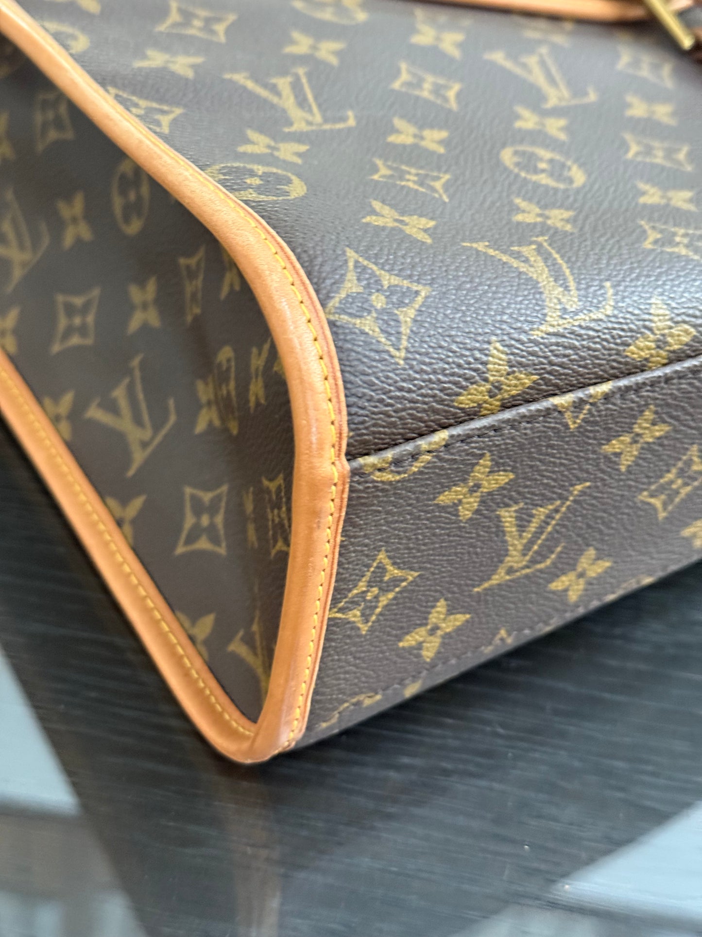 Beverly GM Satchel Crossbody - 📅 Year: 1991