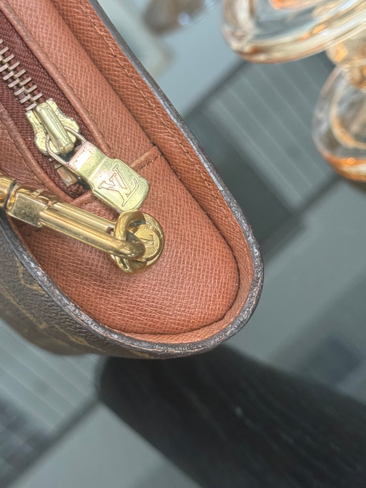 Orsay Clutch
๐๏ธ Year: 1995
