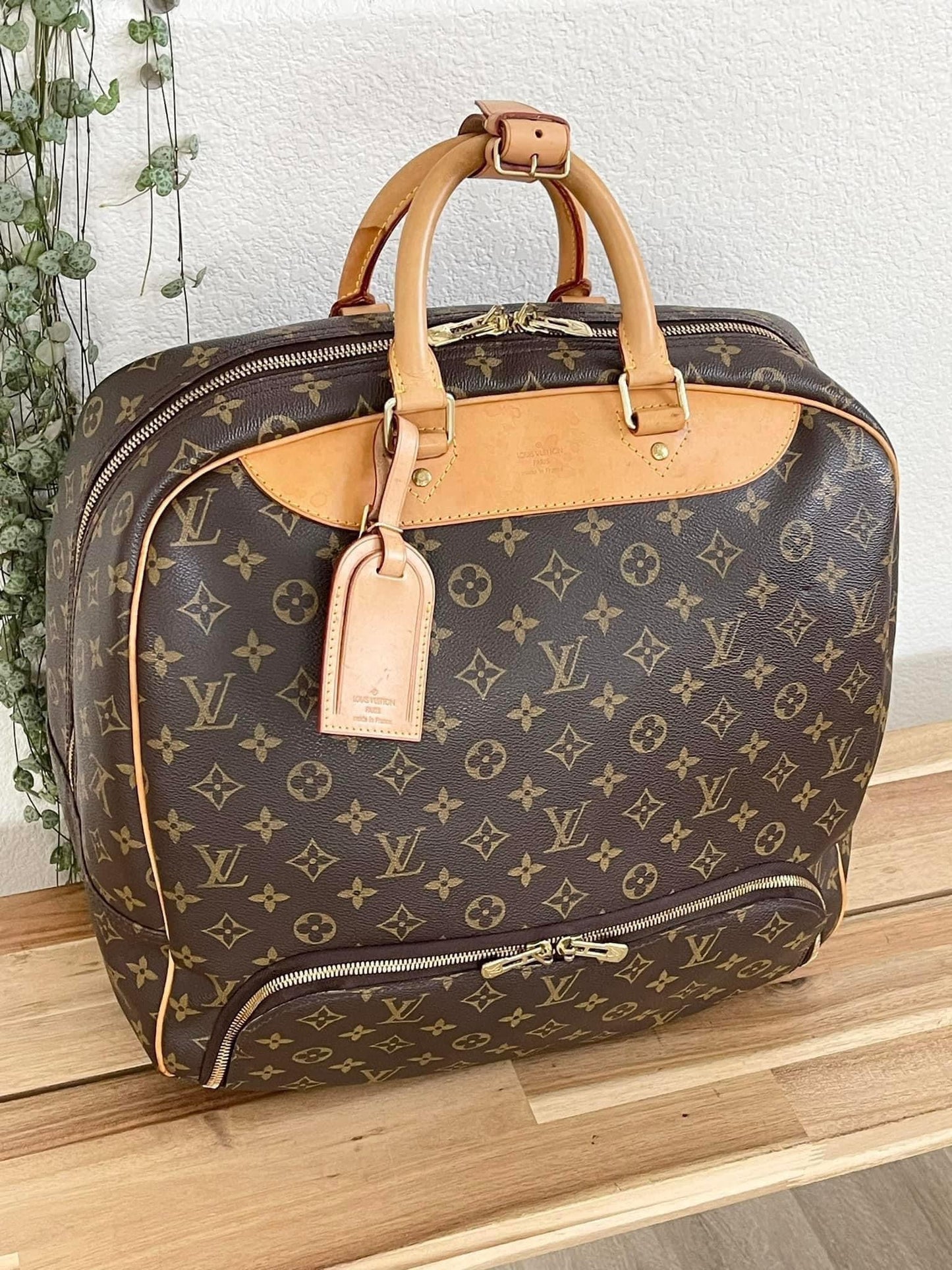 Evasion MM in Monogram - π
Year: 1999