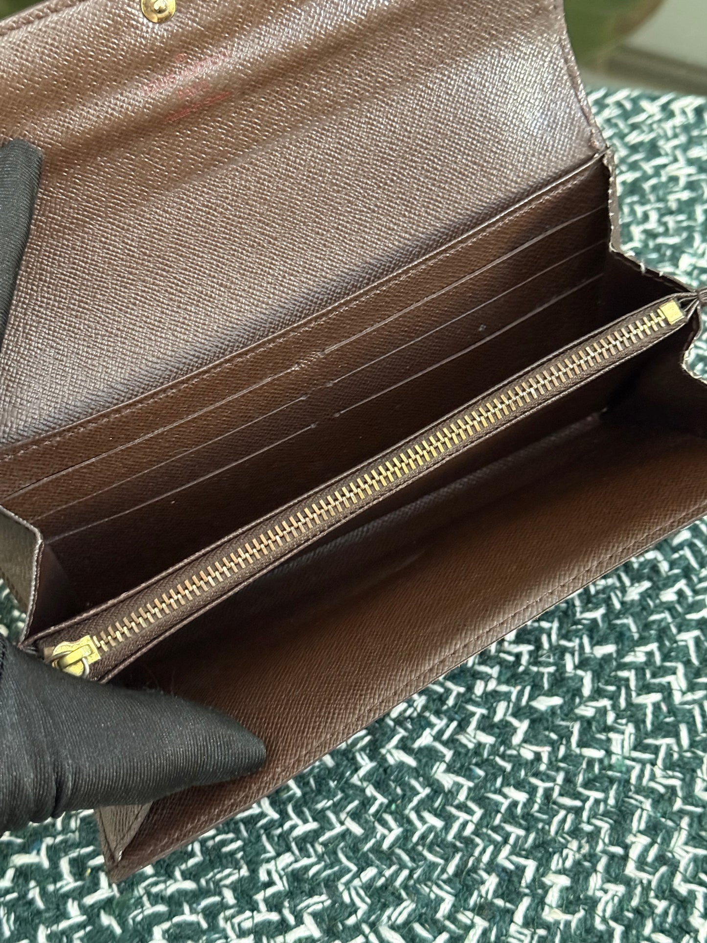 Sarah Wallet in DE with 10 Cardholders 🗓️ Year: 2009
