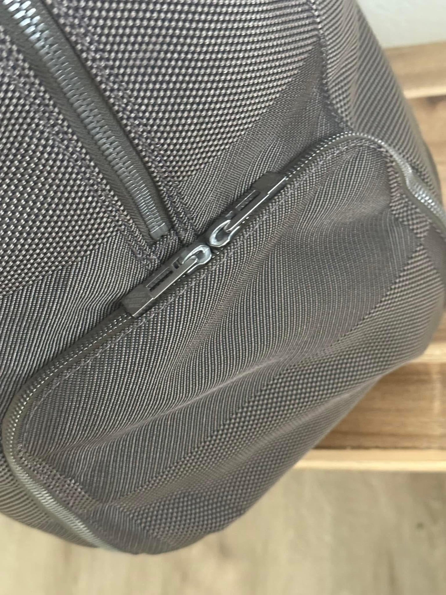 Damier Geant Aventeur Sport/Travel Bag -Year: 2004