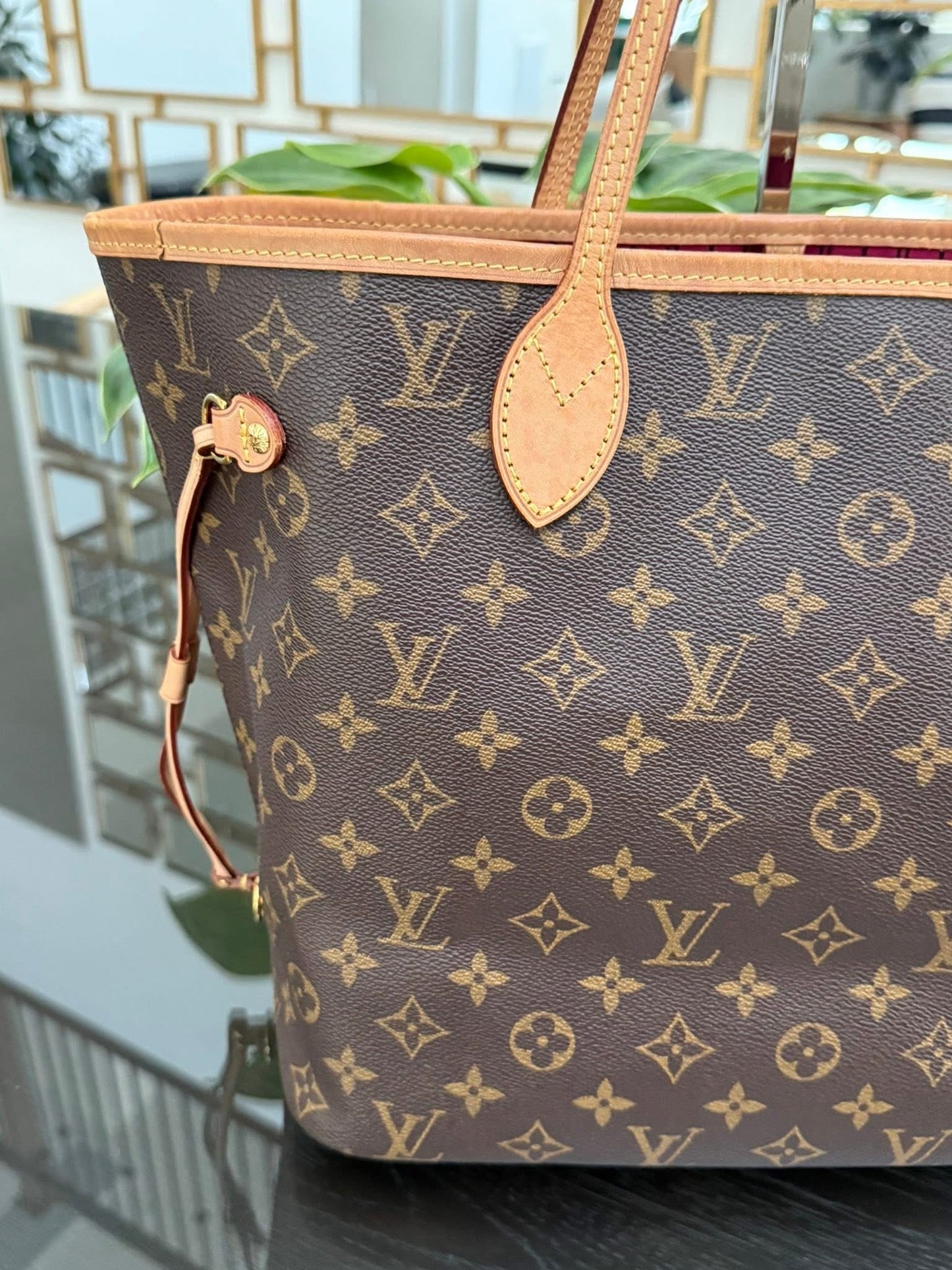 Neverfull MM Monogram in Peony with Dustbag and Insert organizer π
Year: 2020