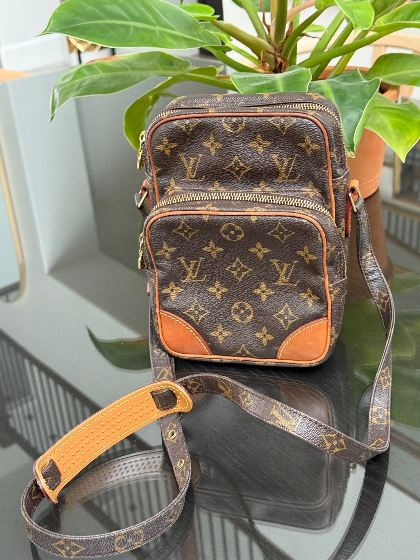 Amazon Crossbody Bag -Year: 1999