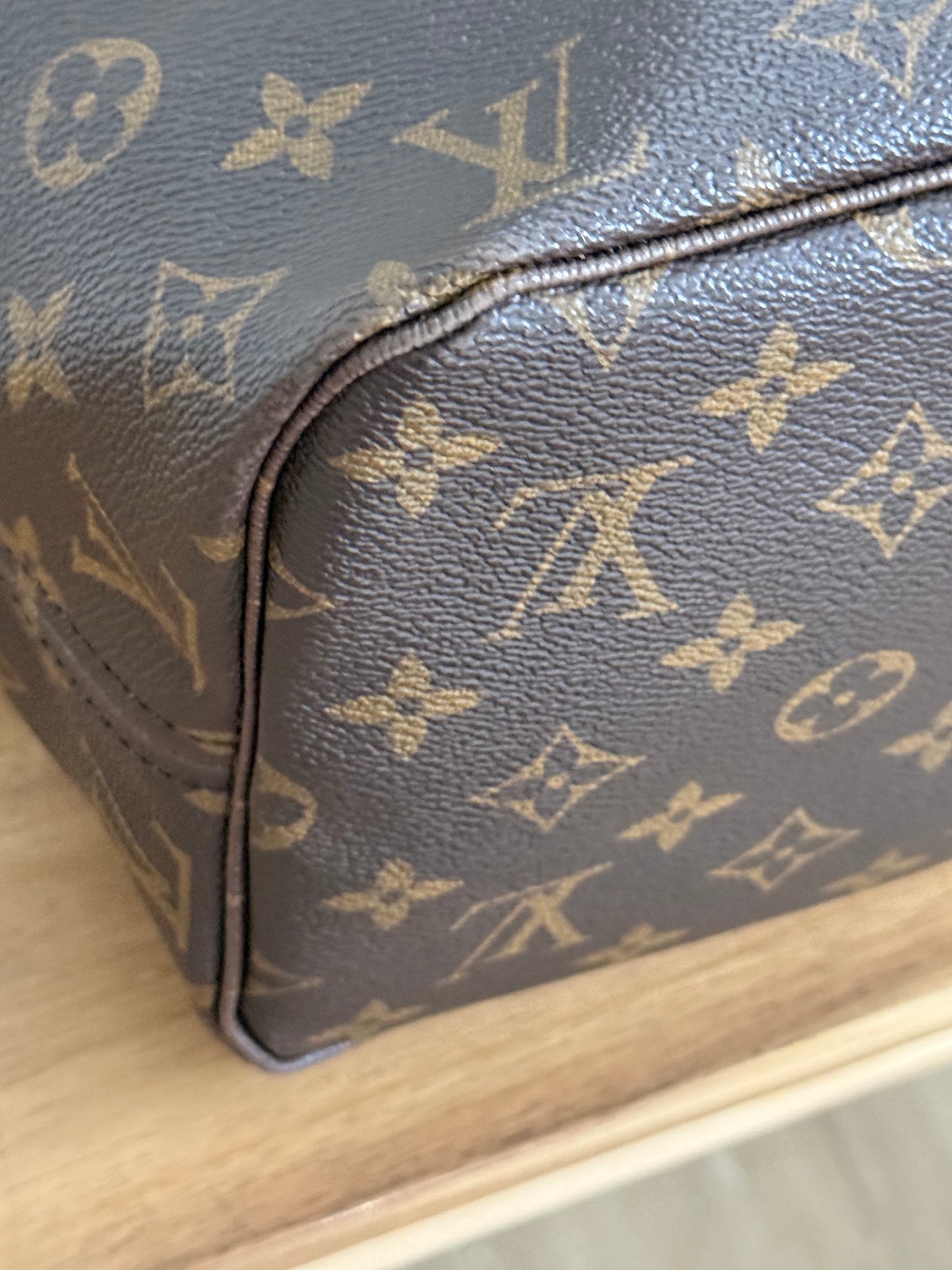 Neverfull MM with Dustbag and Insert Organizer -Year: 2012
