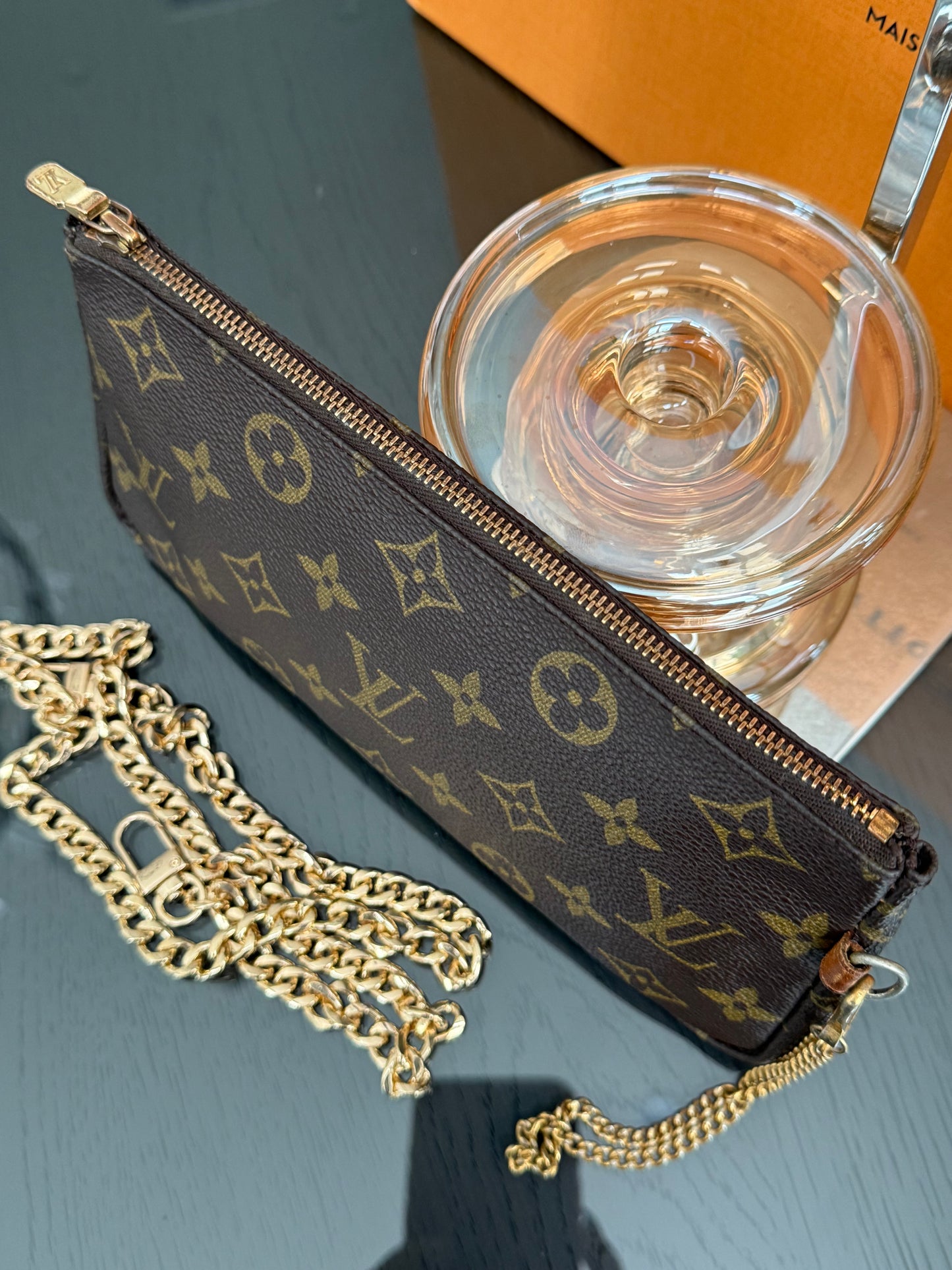 Sac Shopping Pouch with Generic Gold Strap