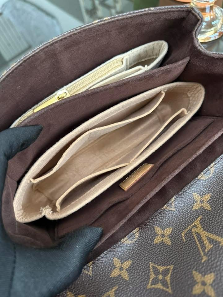 Blois Crossbody -๐๏ธ Year: 1997
