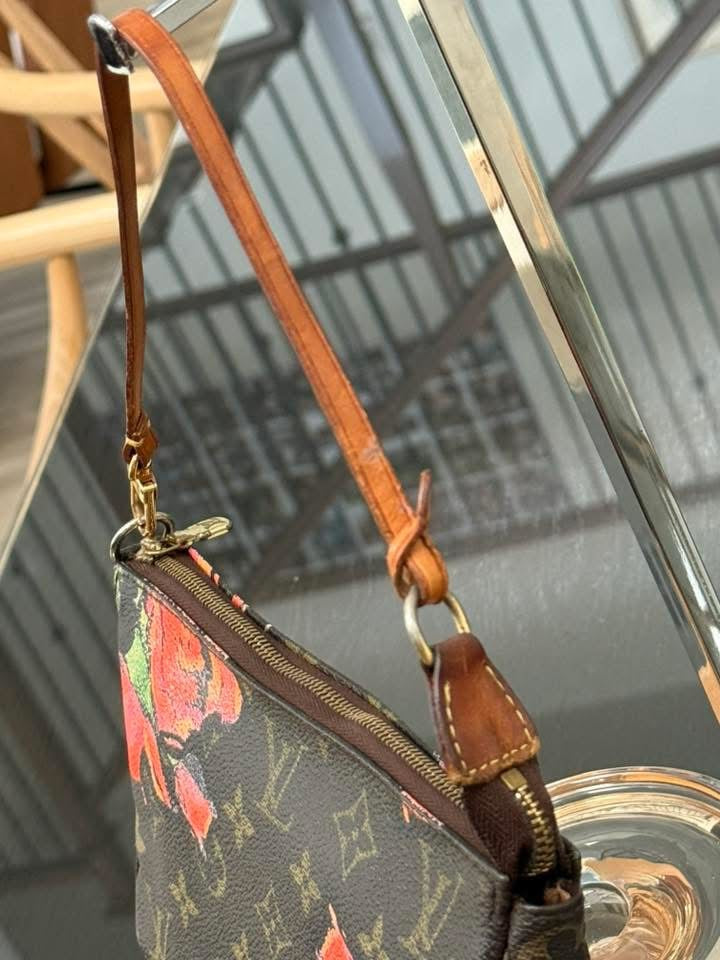 Monogram Roses Pochette Accessories with Dustbag and Paper bag ๐
Year: 2008