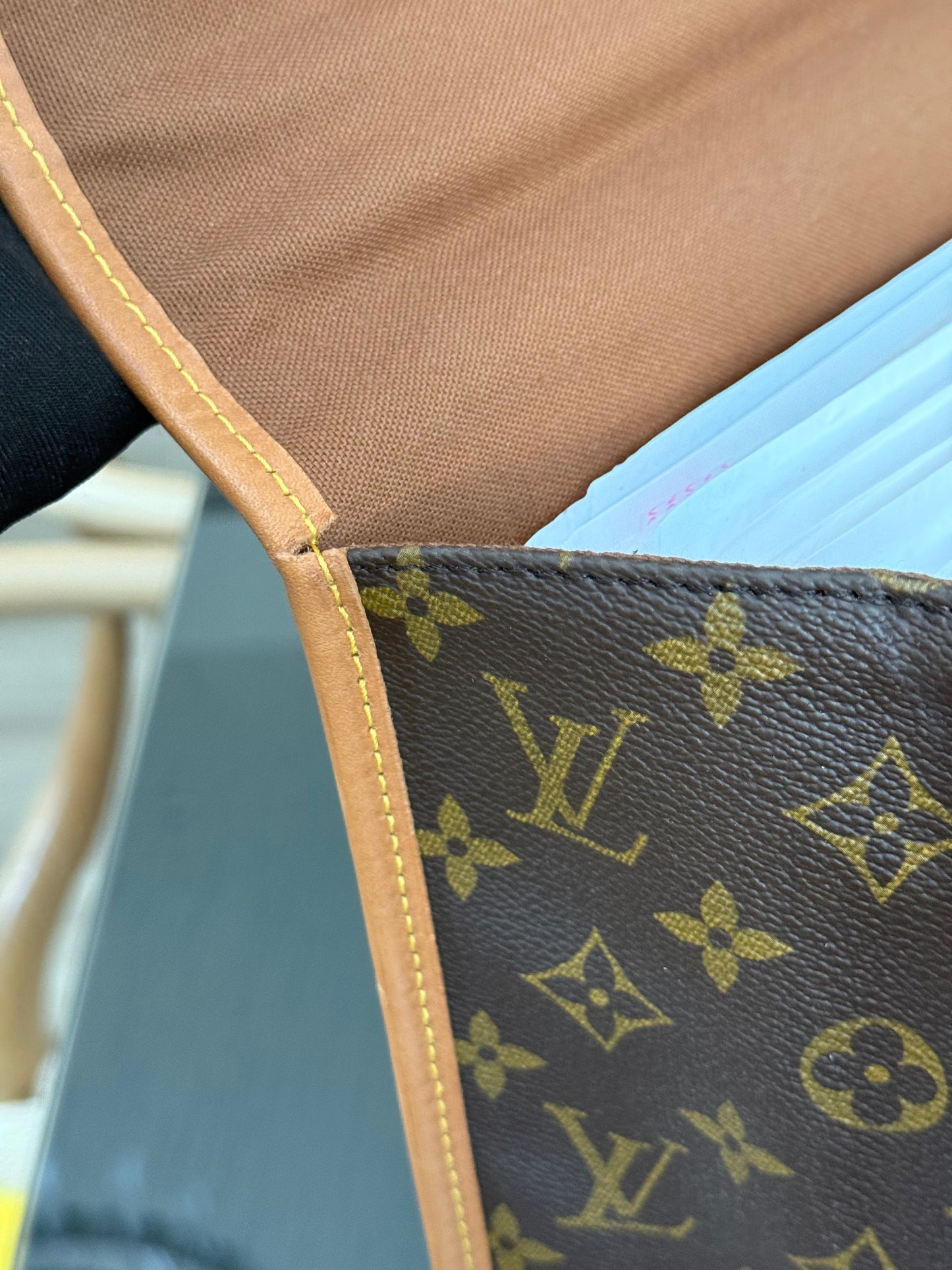Beverly GM Satchel Crossbody - 📅 Year: 1991