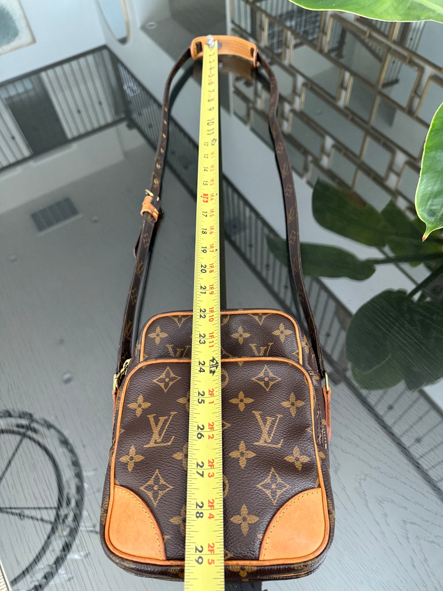 Amazon Crossbody Bag
๐๏ธ Year: 2000