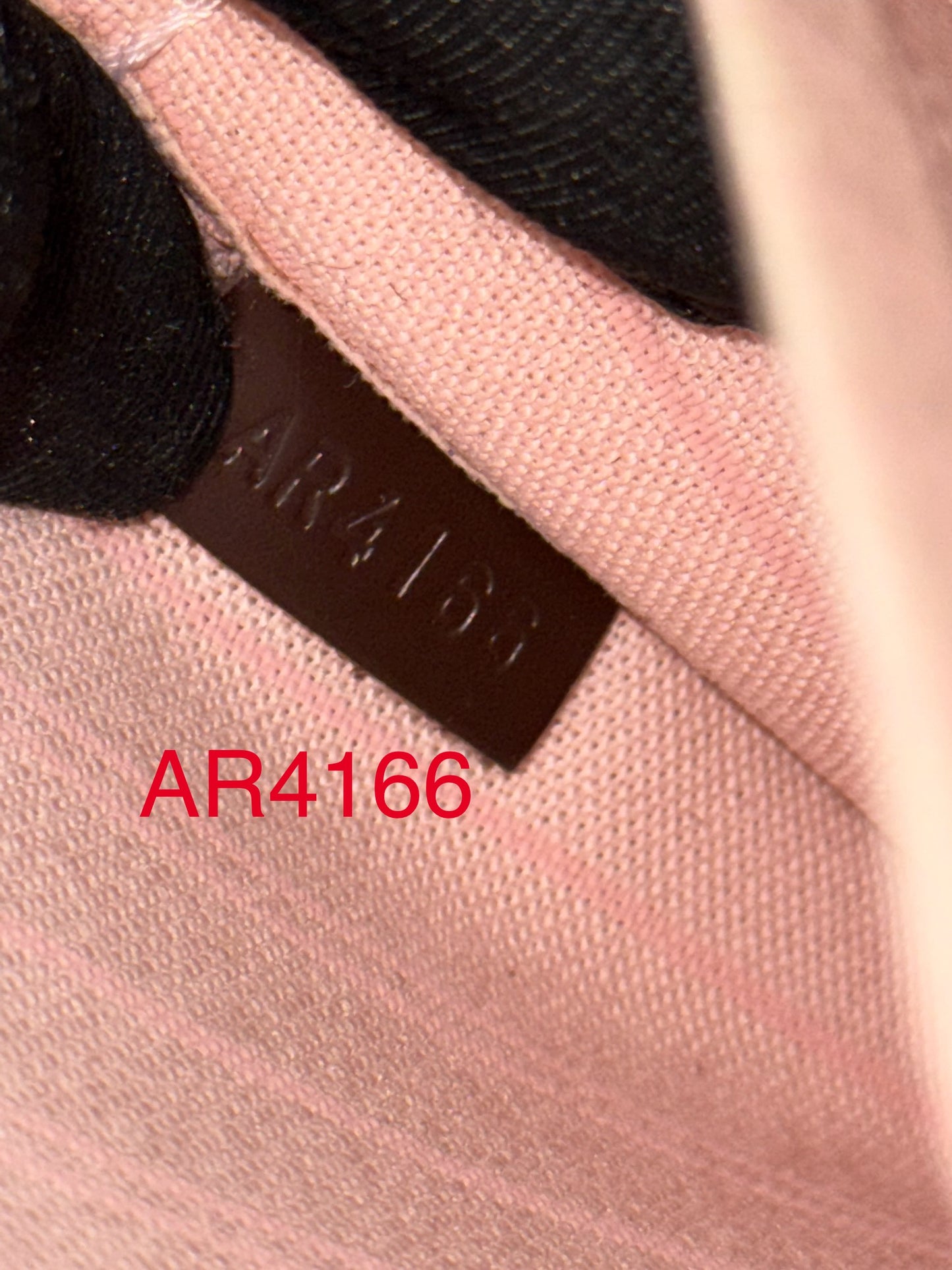 Neverfull MM/GM Pouch in De Rose Ballerine 🗓️ Year: 2016