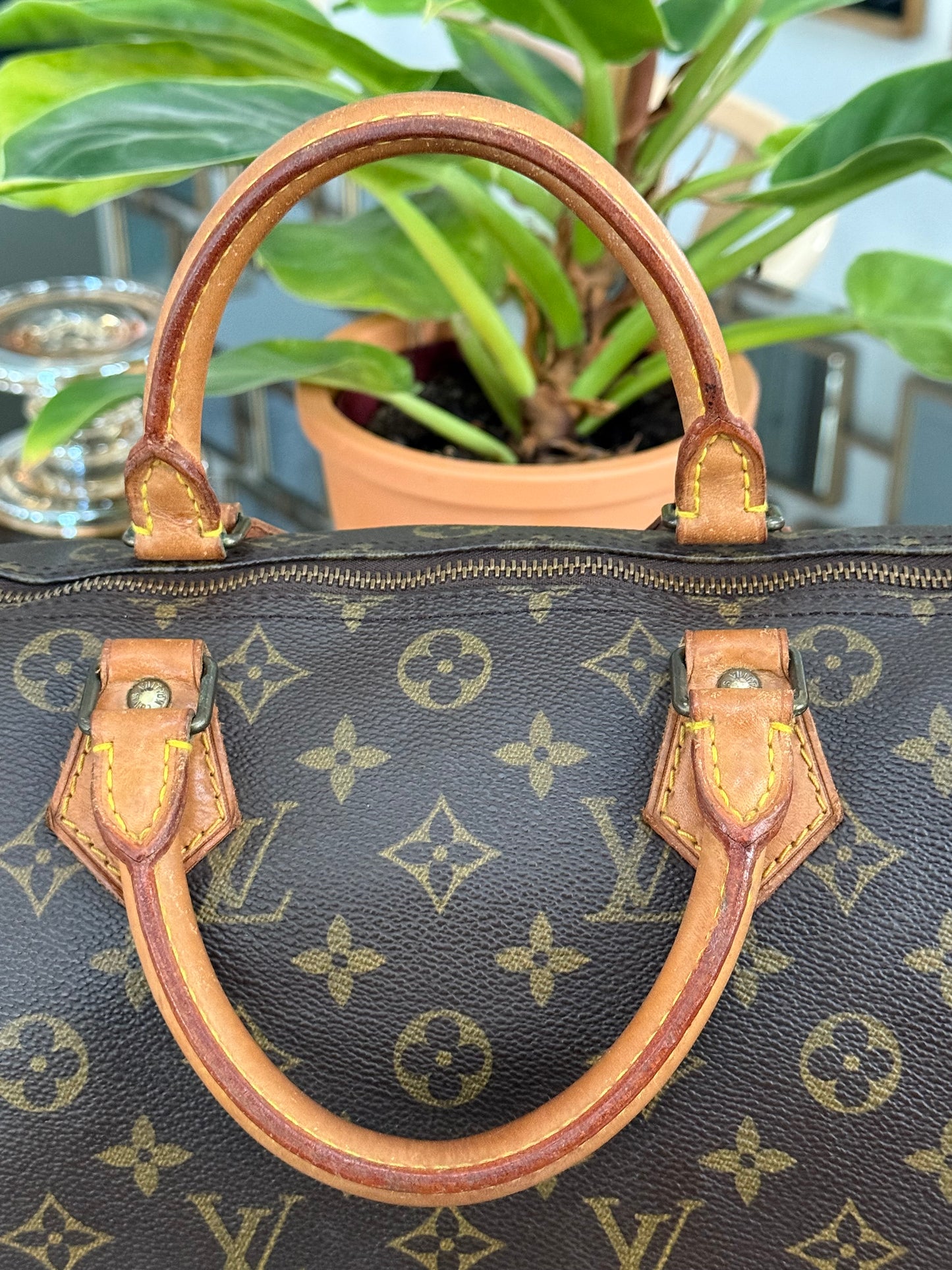 Speedy 30 with π Lock & Key - π
Year: 1989
