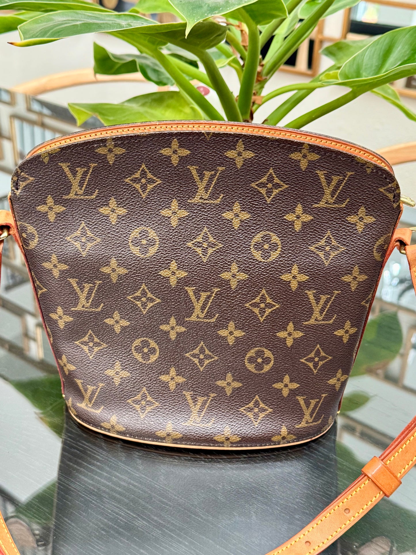 Drouot Crossbody
π
Year: 1996