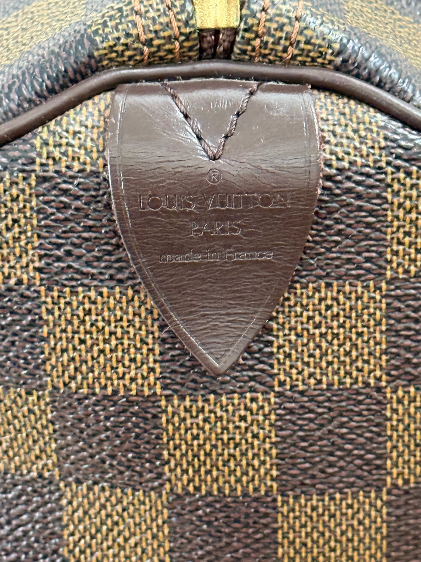 Speedy 30 in DE with π Lock & Key and Dustbag - π
Year: 2008