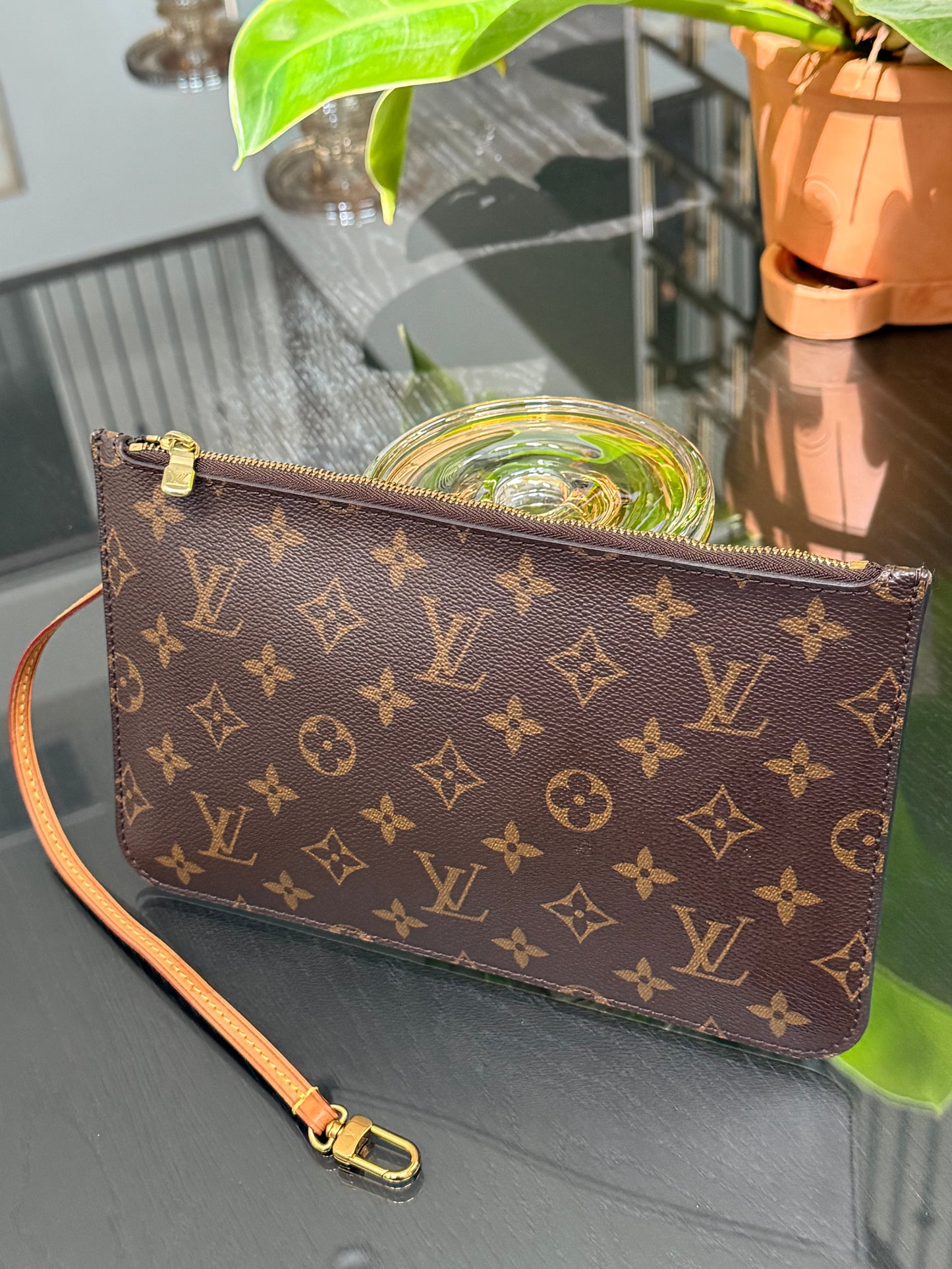 Neverfull MM Pouch-🗓️ Year: 2016