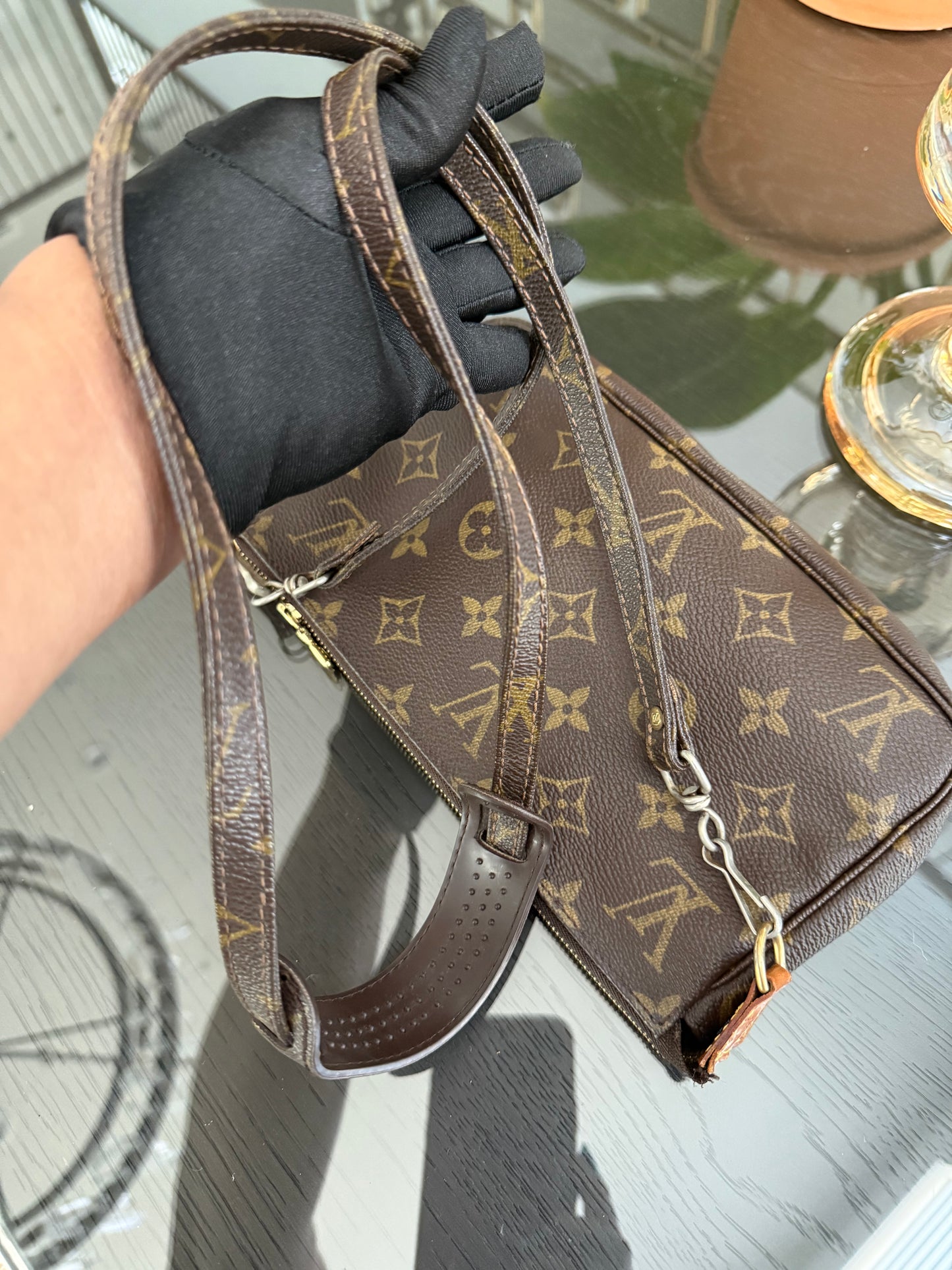 Pochette Accessories with Vintage Crossbody Strap - ๐
Year: 1999