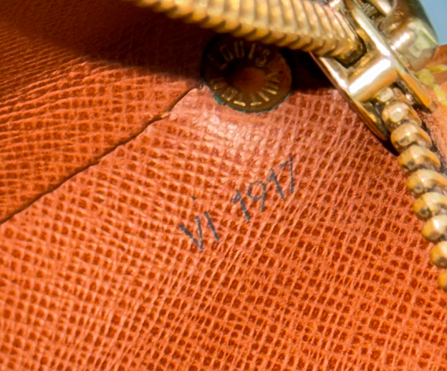 Drouot Crossbody
π
Year: 1997