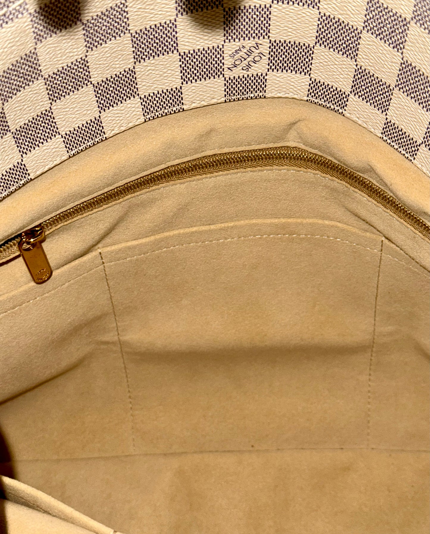 Artsy MM Azur with Dustbag and Insert Organizer- ๐
Year: 2011