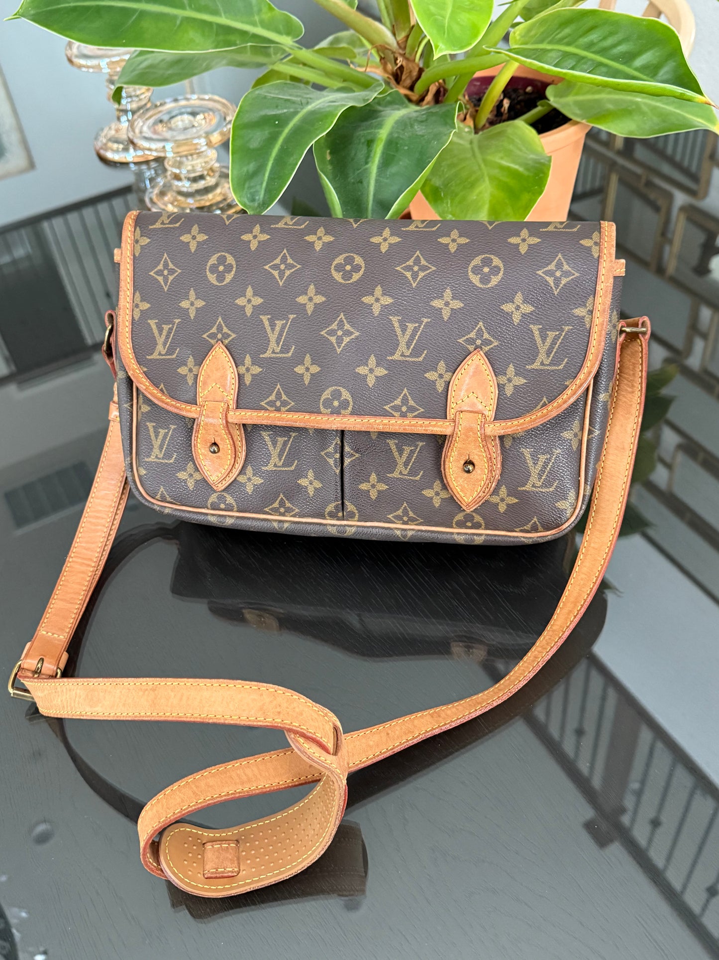 Gibeciere MM Crossbody Messenger -
๐
Year: 1991
