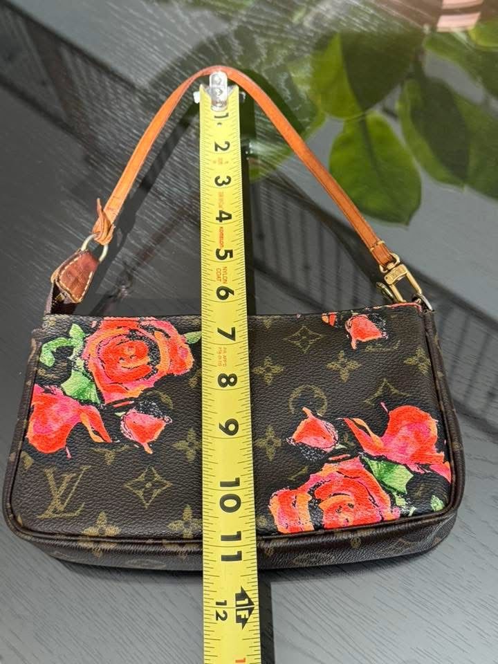 Monogram Roses Pochette Accessories with Dustbag and Paper bag ๐
Year: 2008