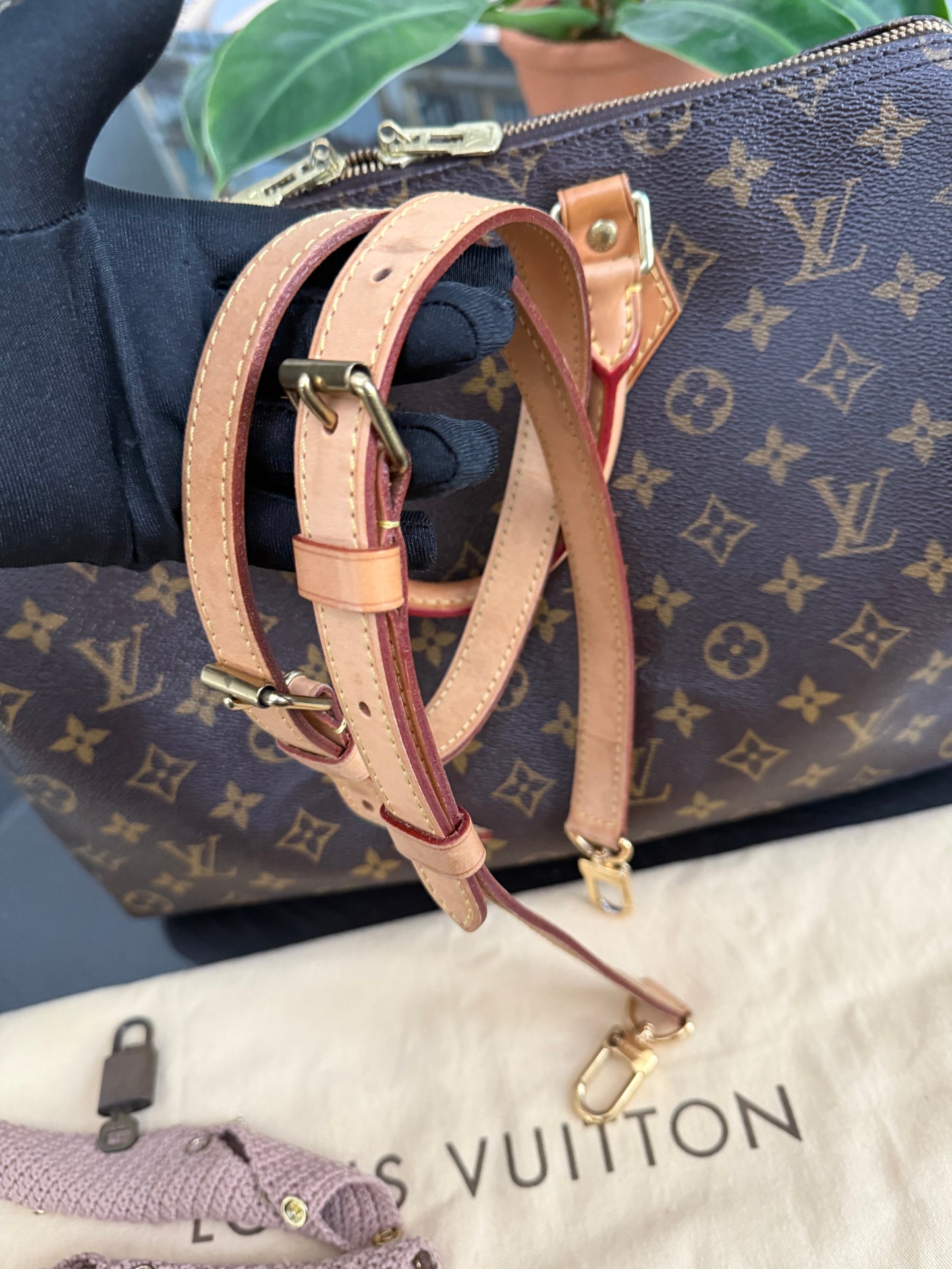 Speedy 35 Bandoulier with lock ๐key, Dustbag and handle cover - ๐
Year: 2011