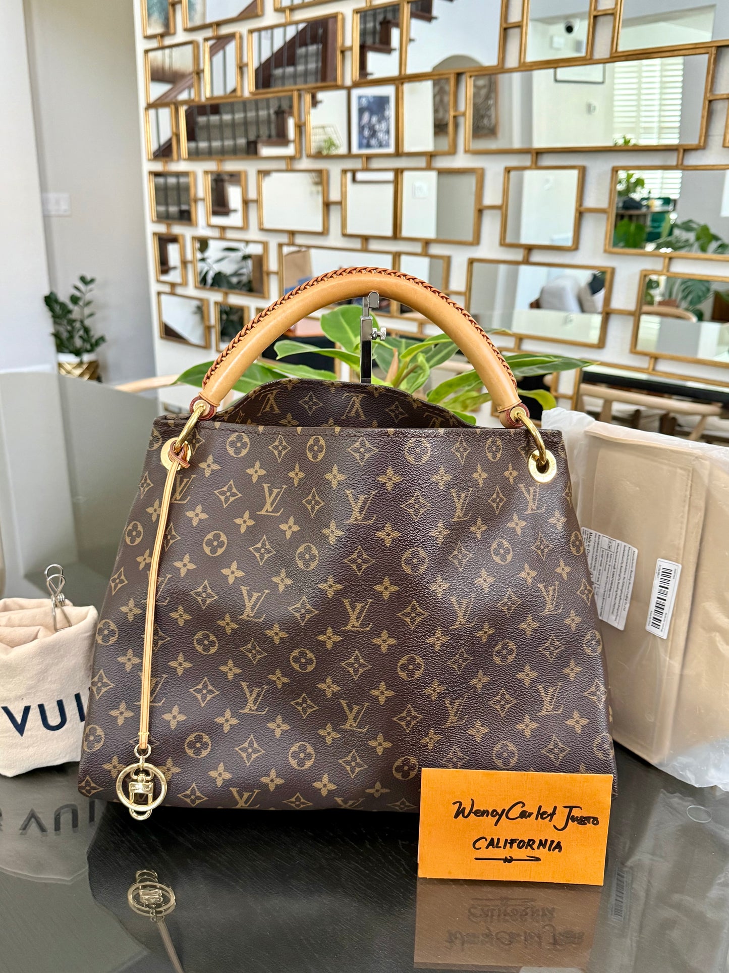 Artsy MM with Dustbag and Insert Organizer - ๐
Year: 2010