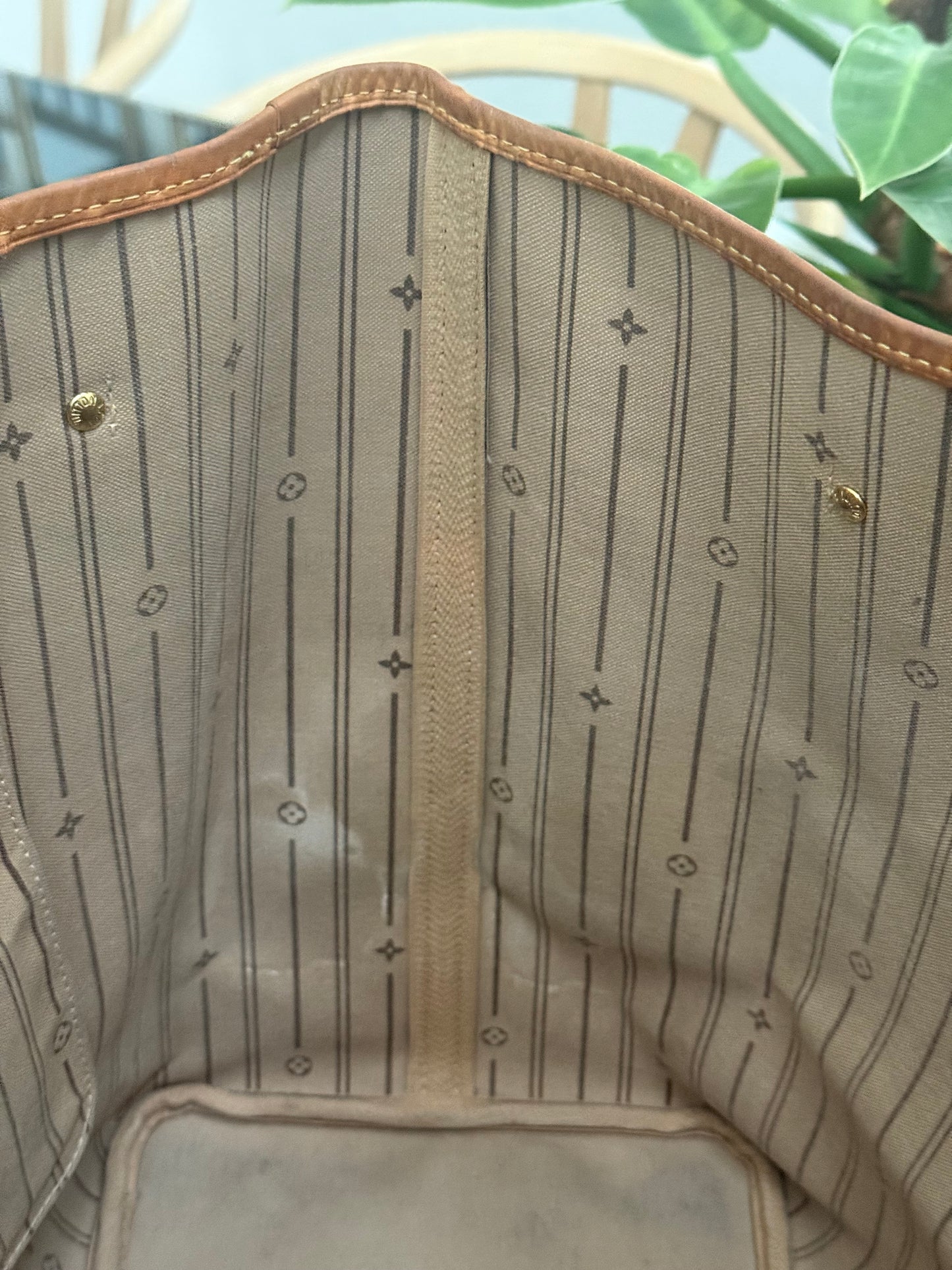 Neverfull GM in Monogram with Insert Organizer 🗓️ Year: 2007