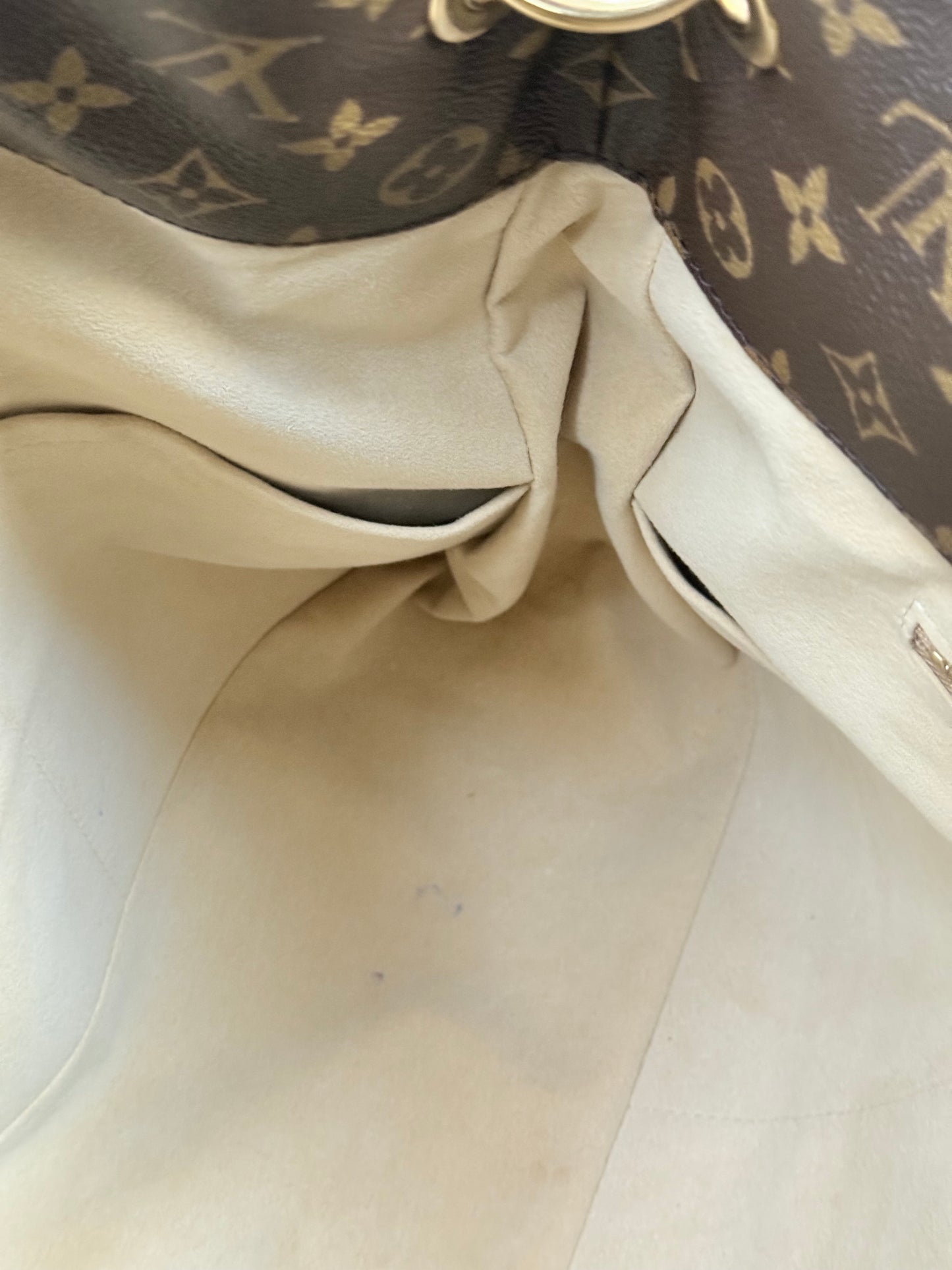 Artsy GM with Dustbag and Insert Organizer - 📅 Year: 2010
