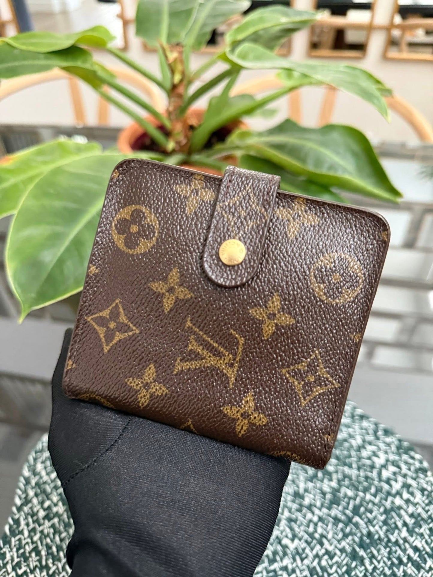 Monogram Zip Around Compact Wallet ๐๏ธ Year: 1999