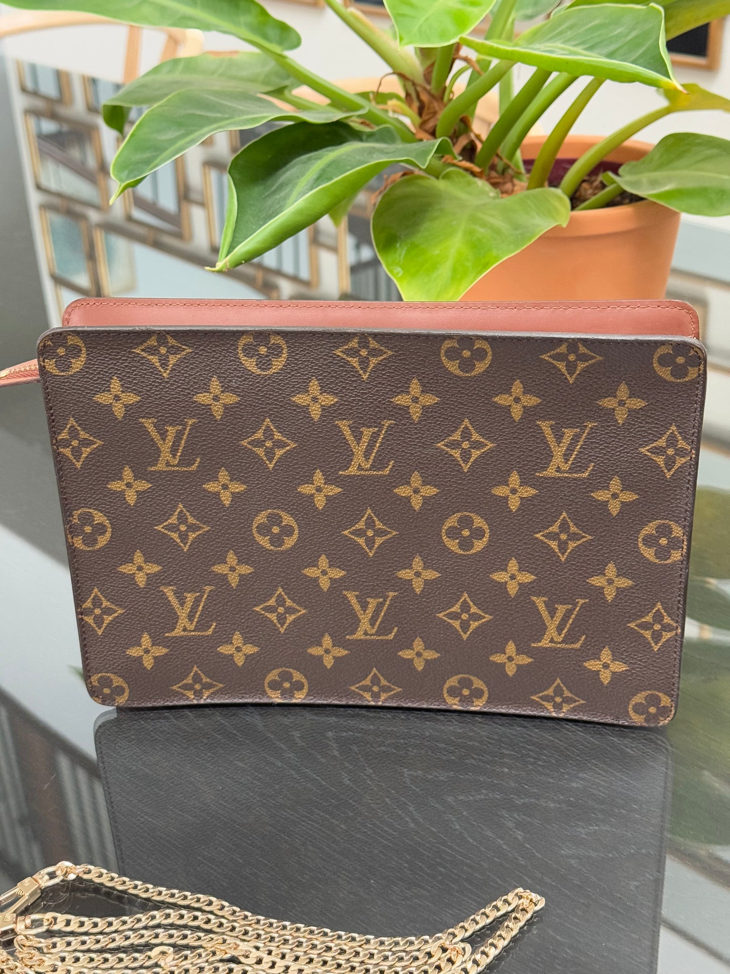 Pochette Homme with Generic Crossbody -🗓️ Year: 1995