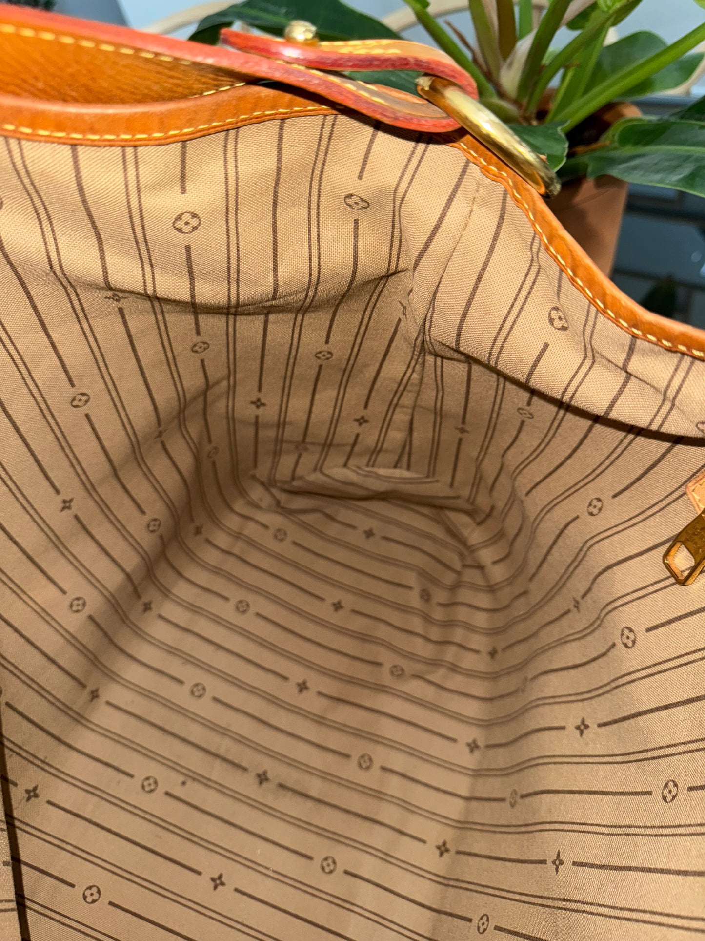 Delightful MM with Dustbag and Insert organizer π
Year: 2011