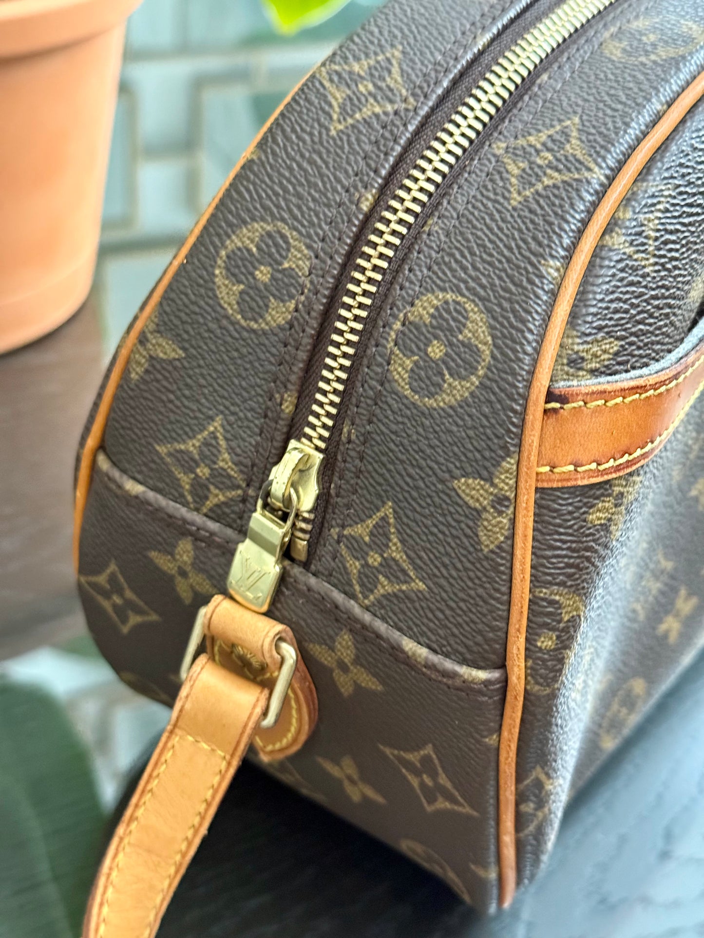 Blois Crossbody -🗓️ Year: 2000