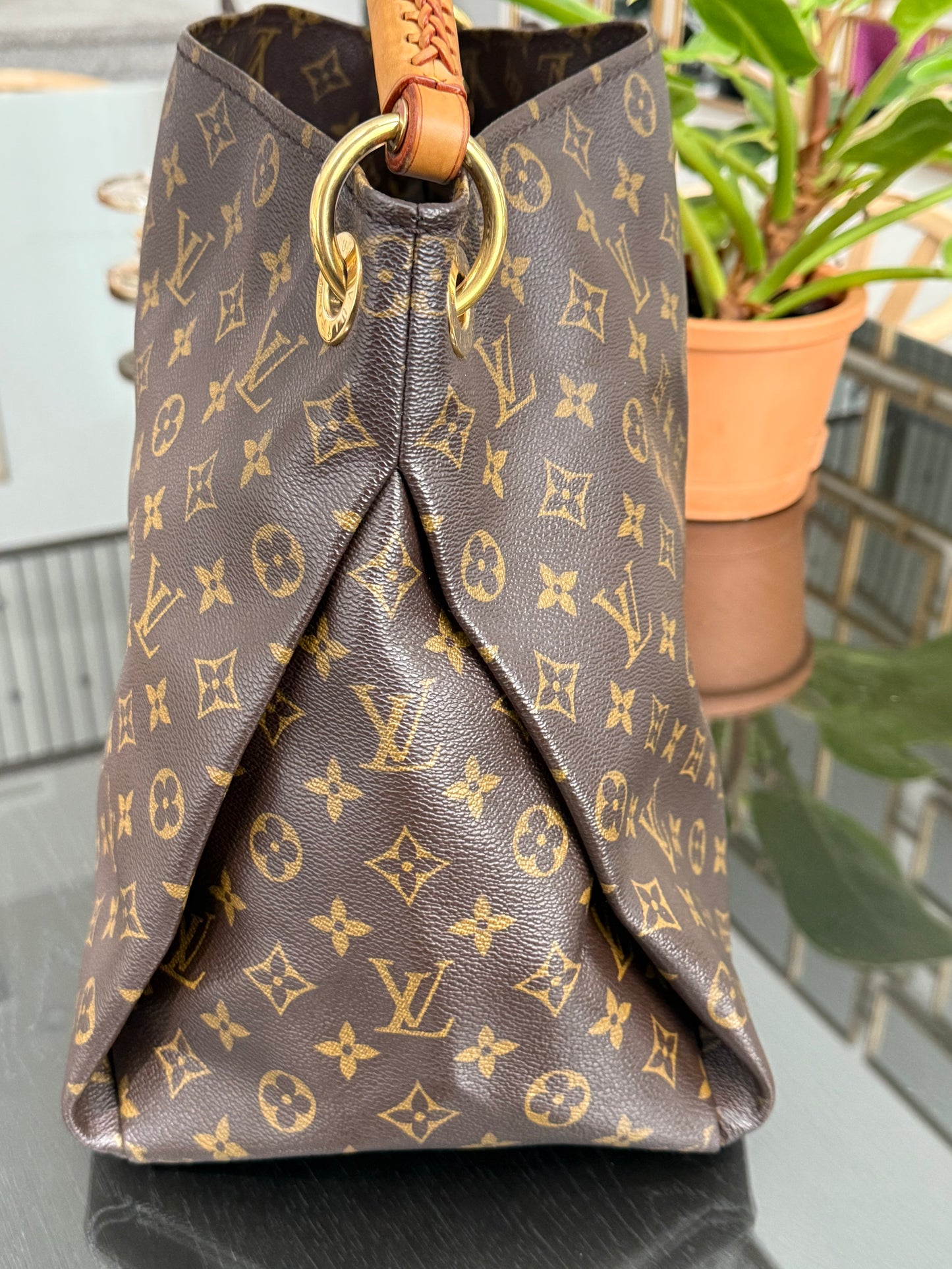 Artsy MM with Dustbag and Insert Organizer - ๐
Year: 2012